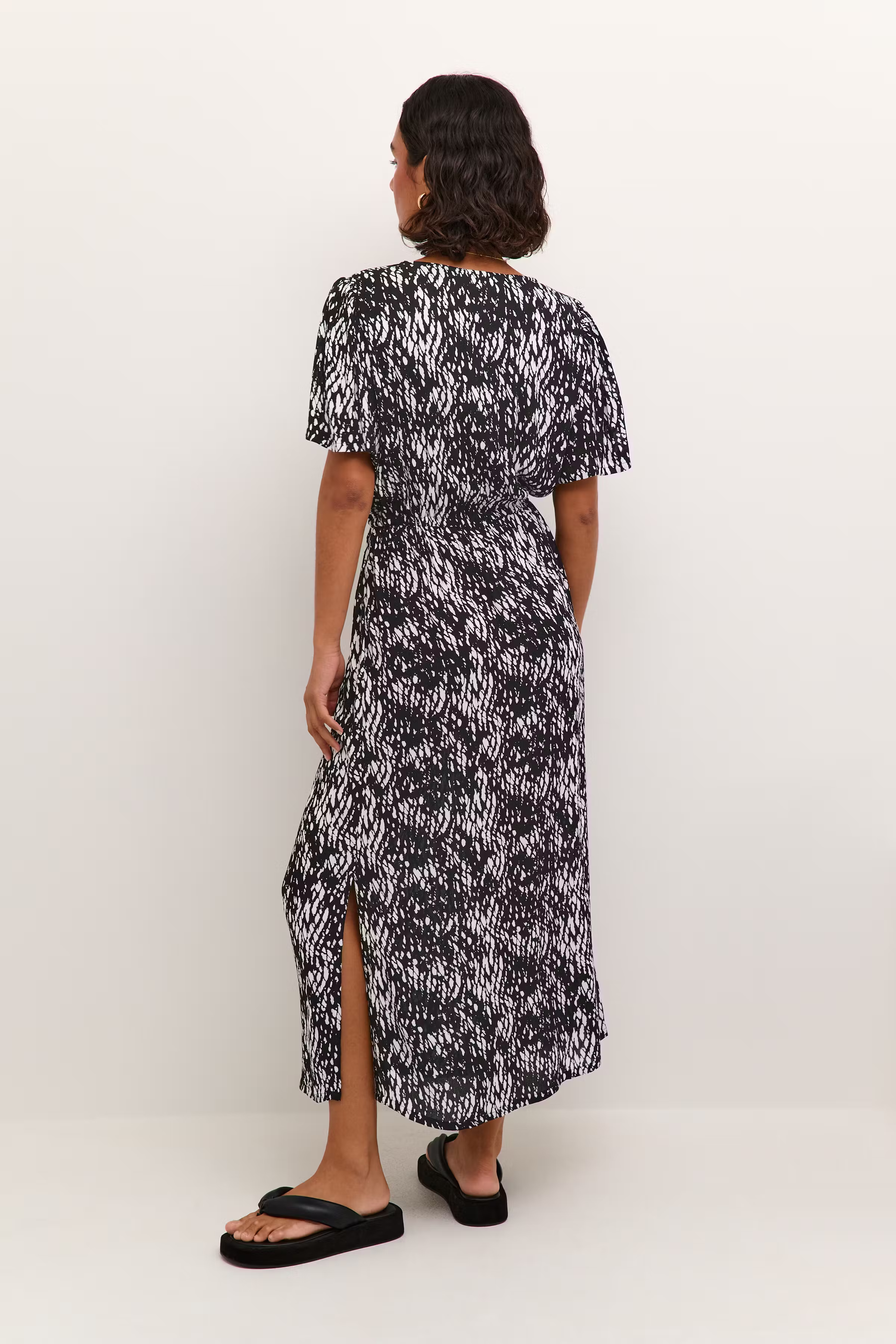 KAamber Kleid LOOKBOOK BACK 10508624-105799