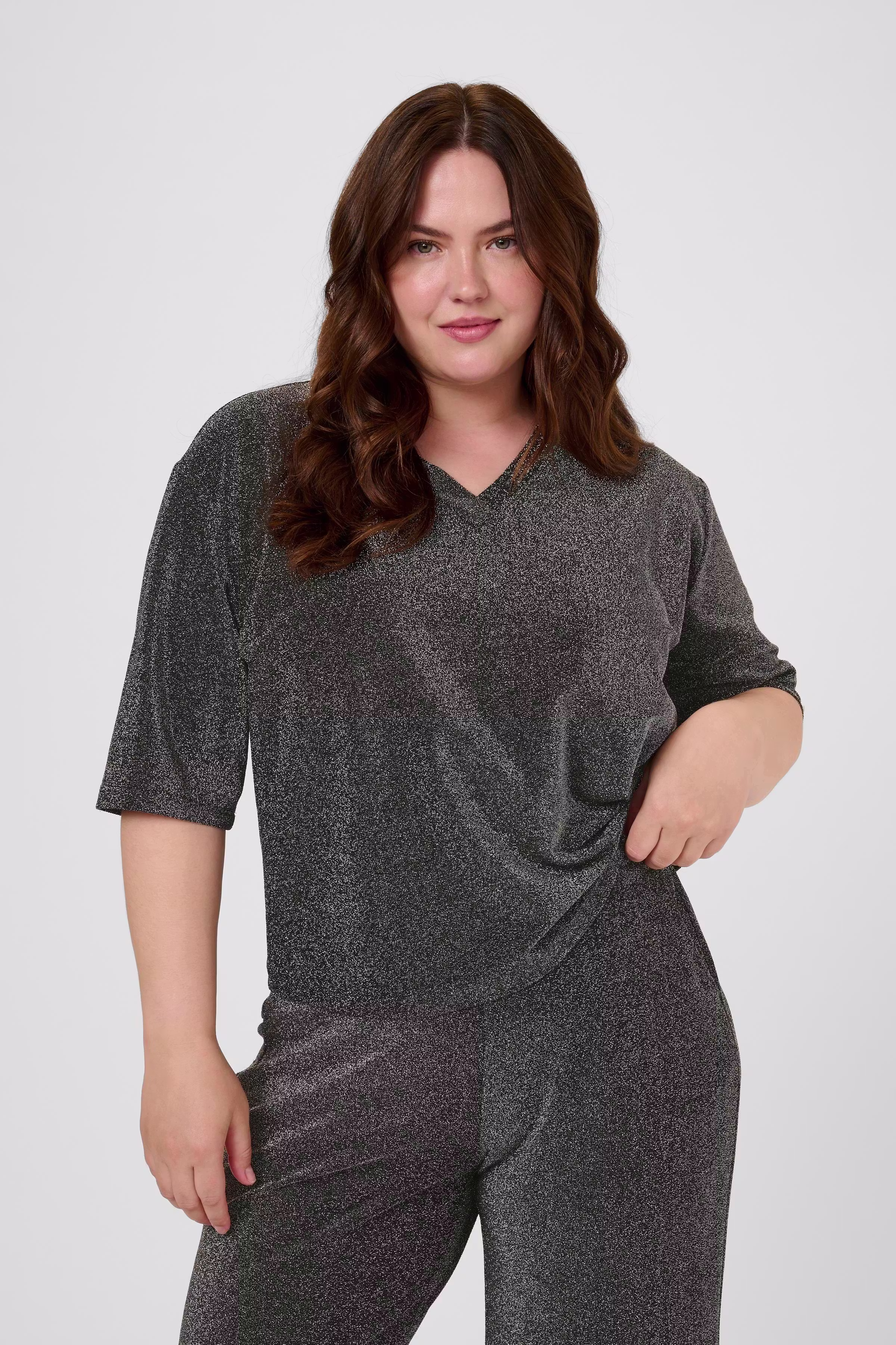 KCriana Glitter T-shirt LOOKBOOK FRONT 10583788-108581