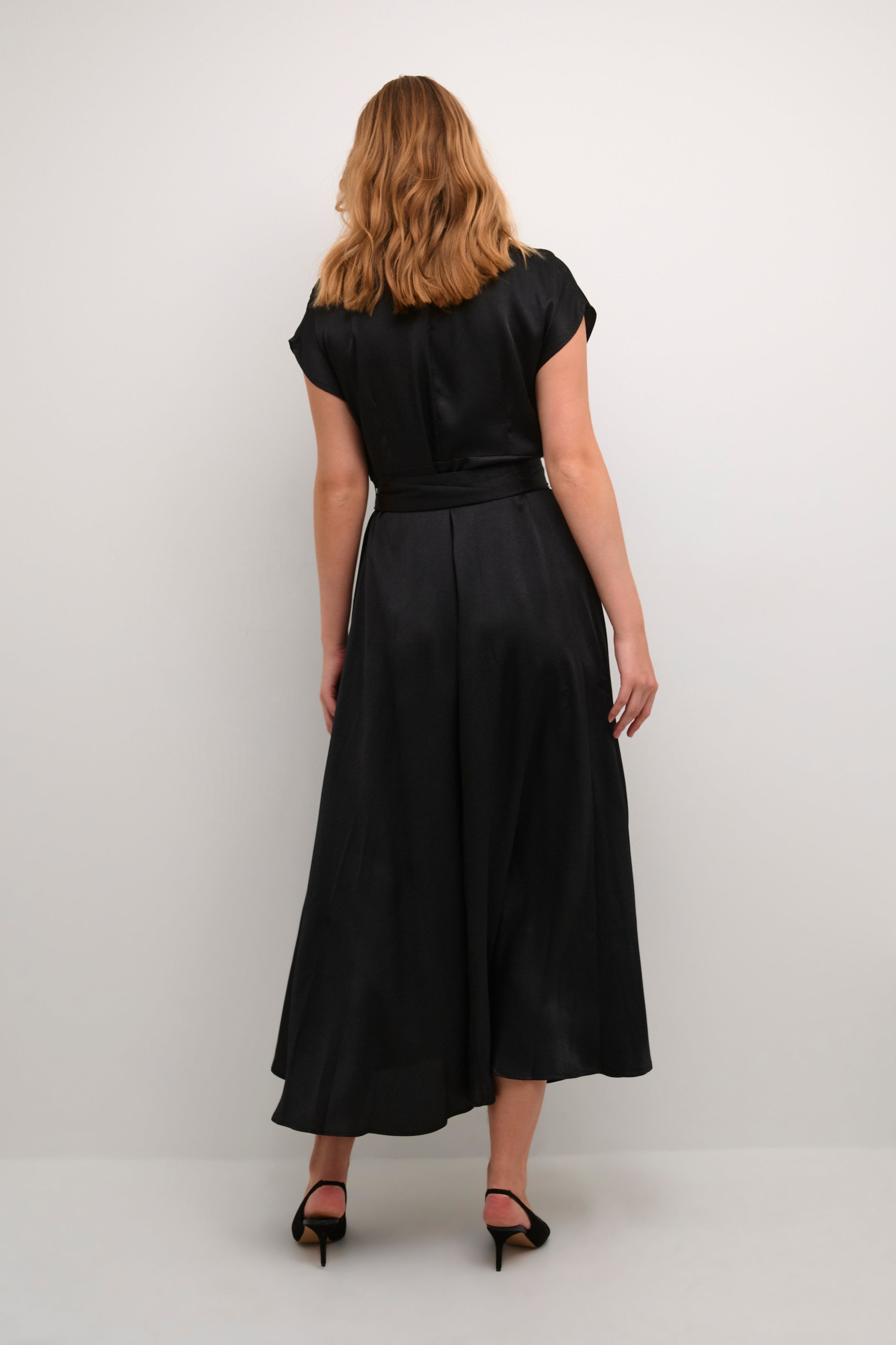 CRLoretta Robe LOOKBOOK BACK 10610826-100120