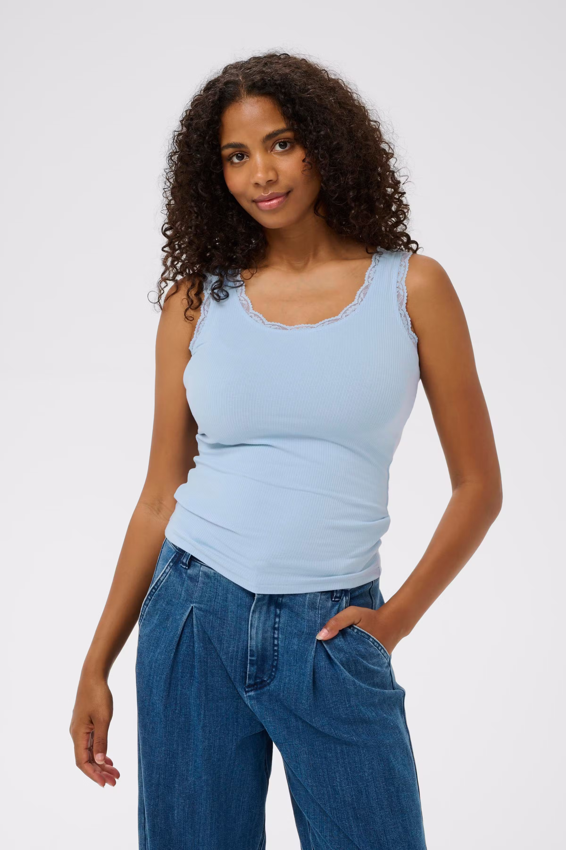 KAomi T-shirt LOOKBOOK FRONT 10510143-144214