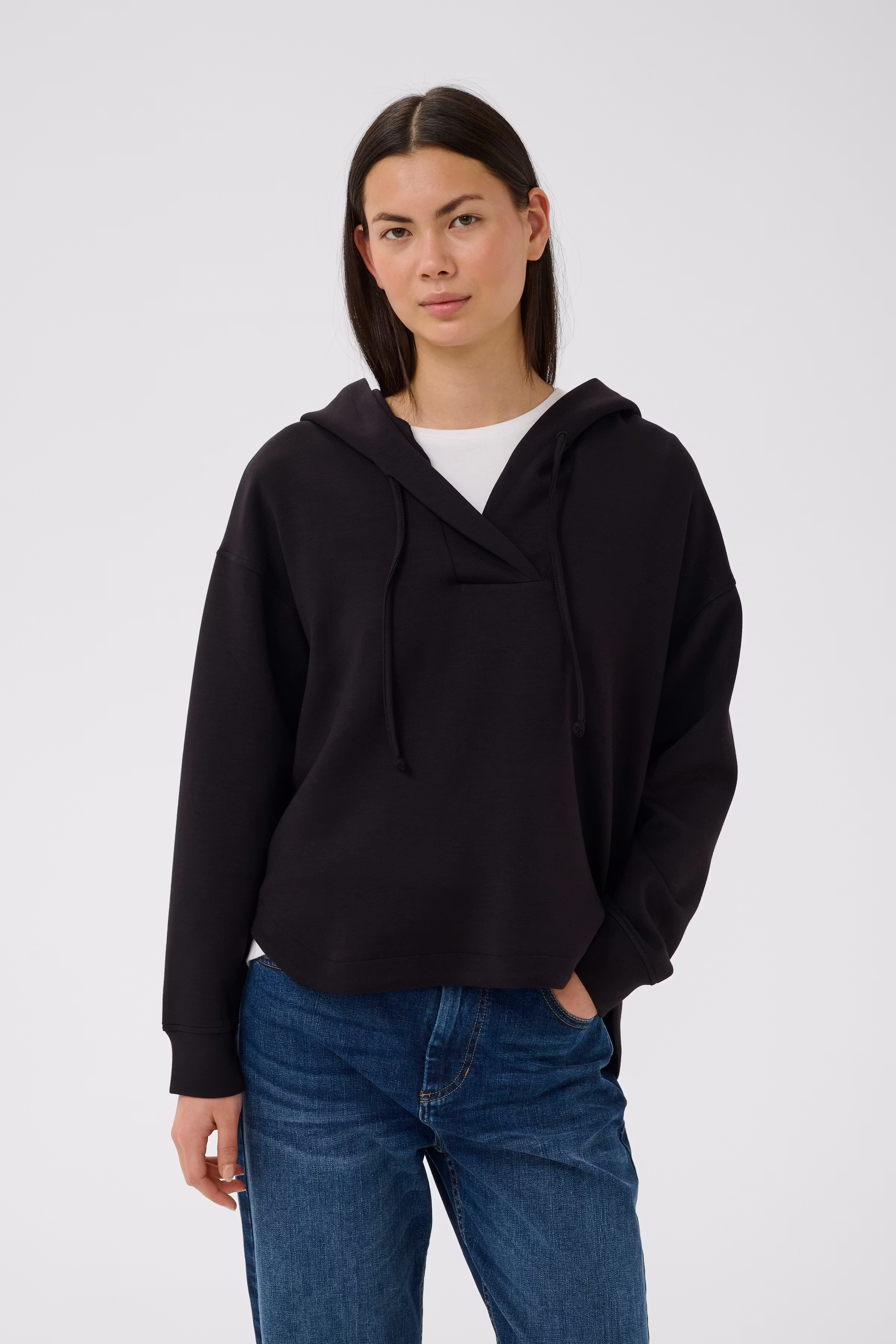 SIMIIW Vincent Sweatshirt LOOKBOOK FRONT 30112438-194008