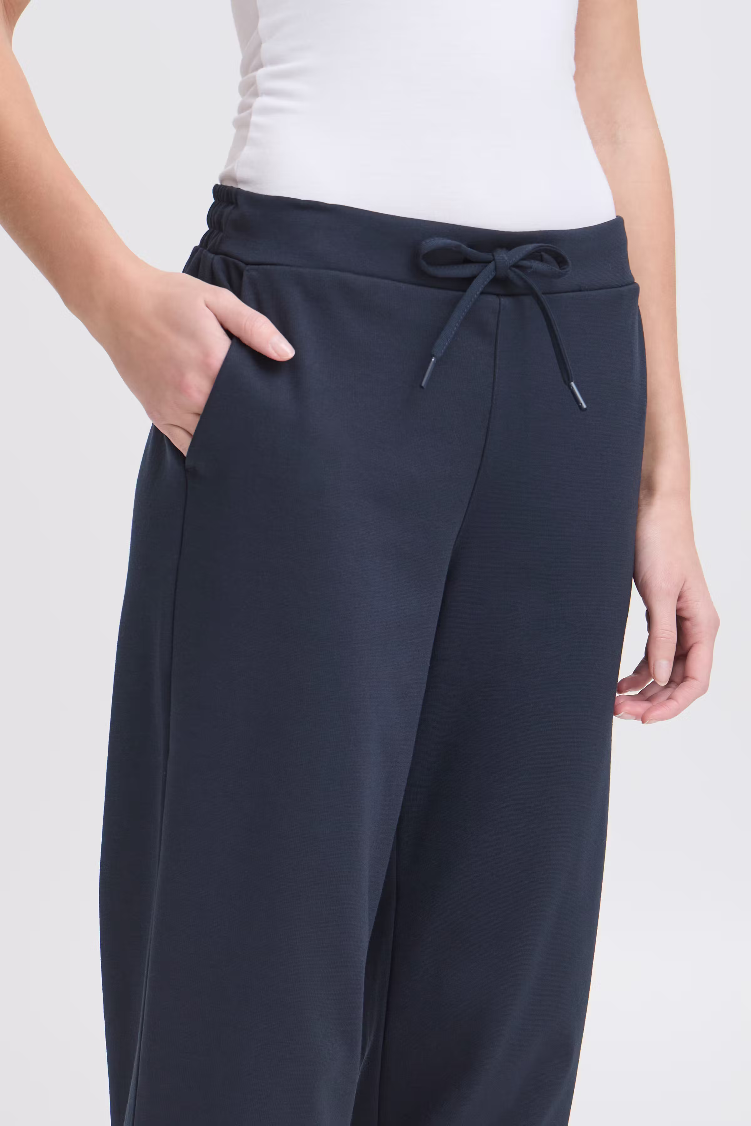 IHKATE Capri bukser LOOKBOOK DETAIL 20123601-194010