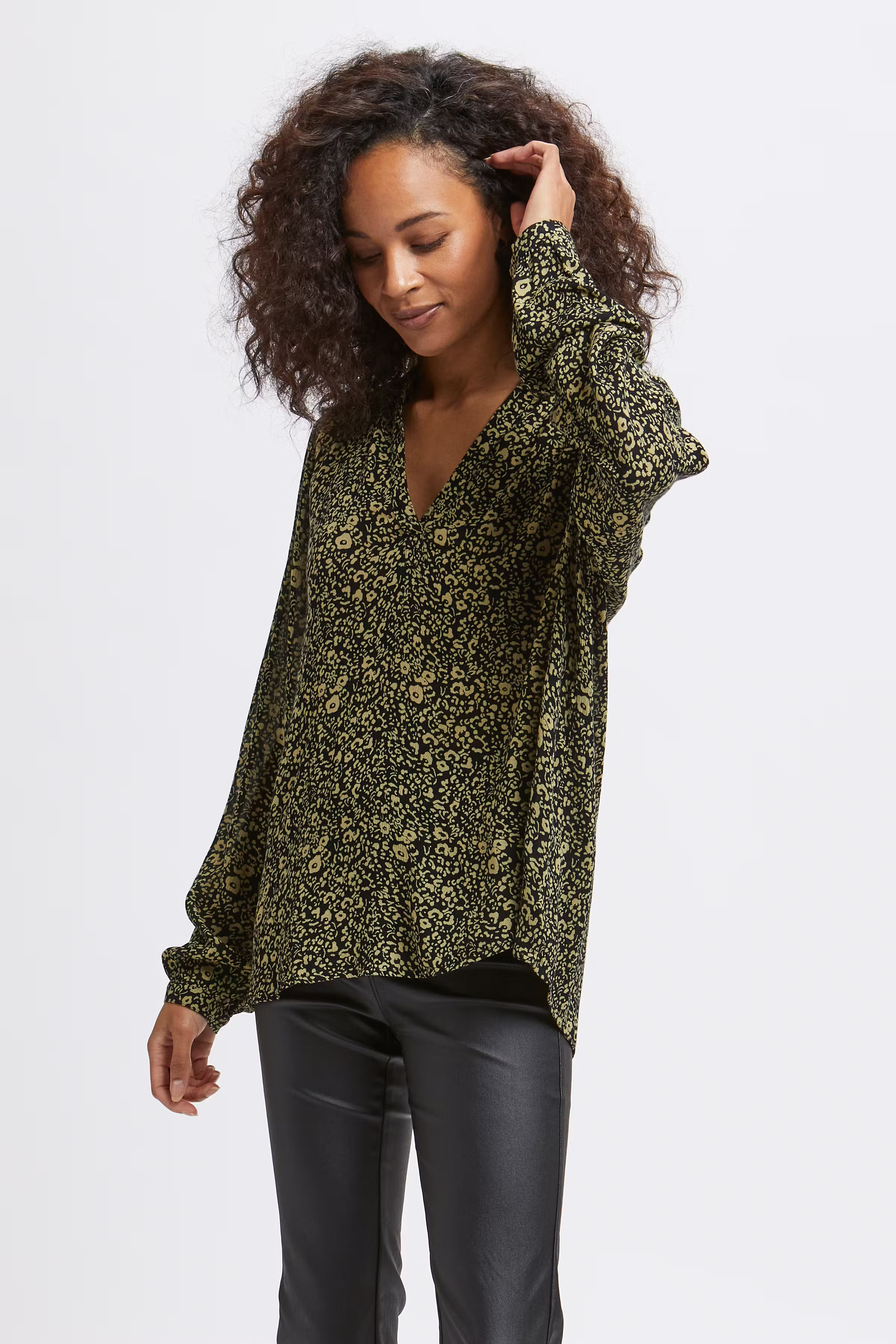 KAturbo Bluse LOOKBOOK FRONT 10551834-101812