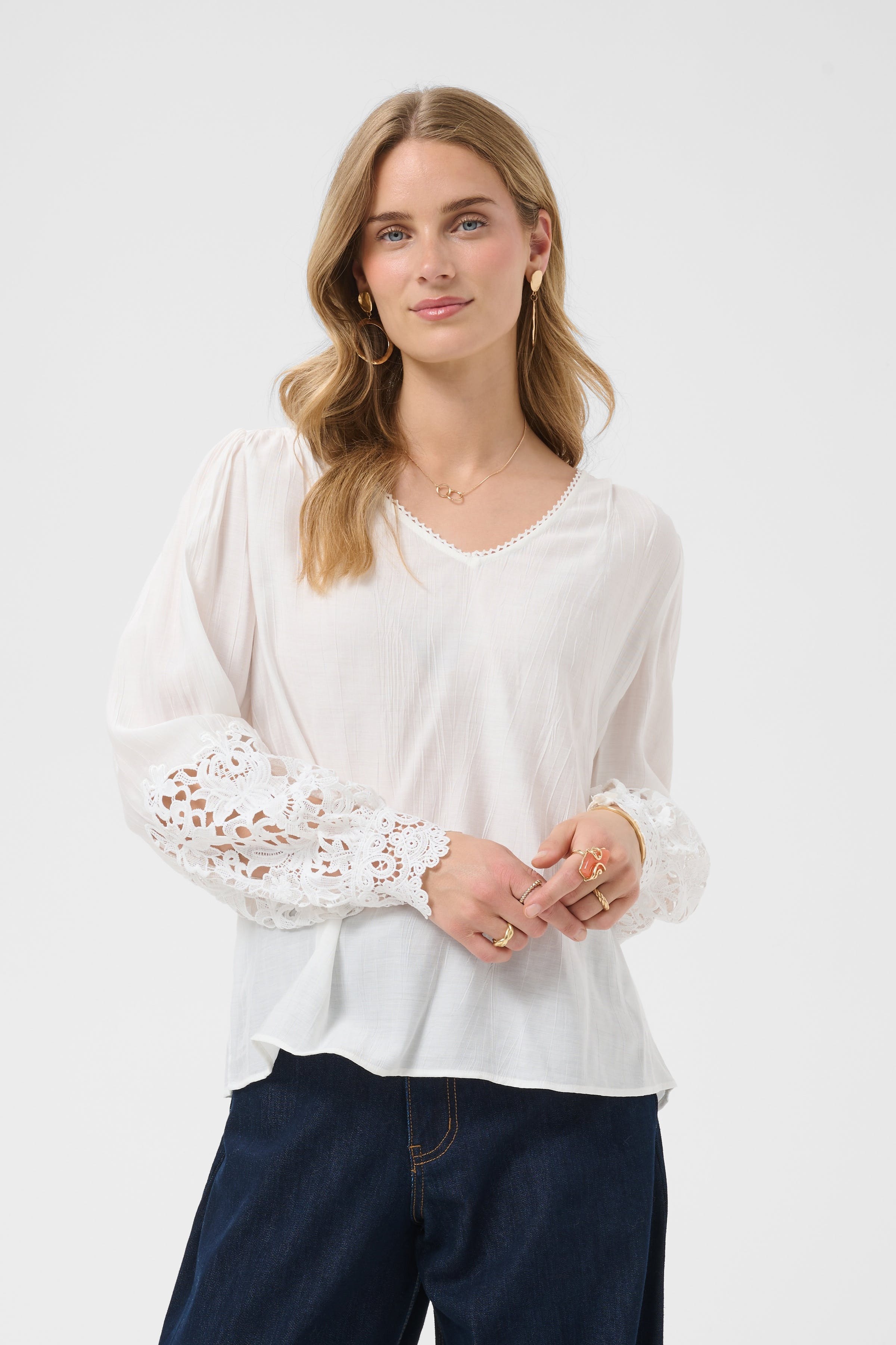CRTina Bluse LOOKBOOK FRONT 10614427-110602