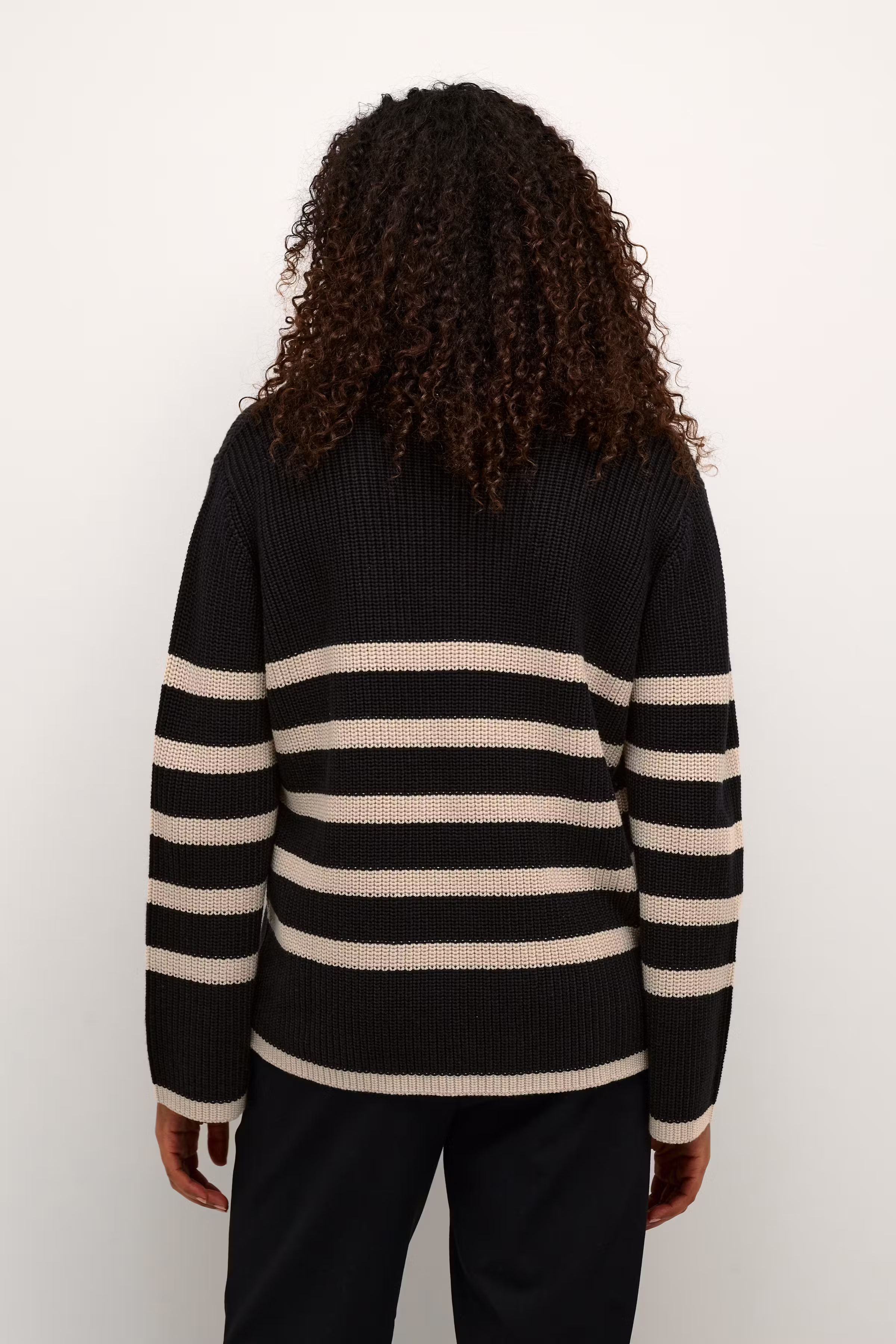 KAirina Pullover LOOKBOOK BACK 10507671-104544