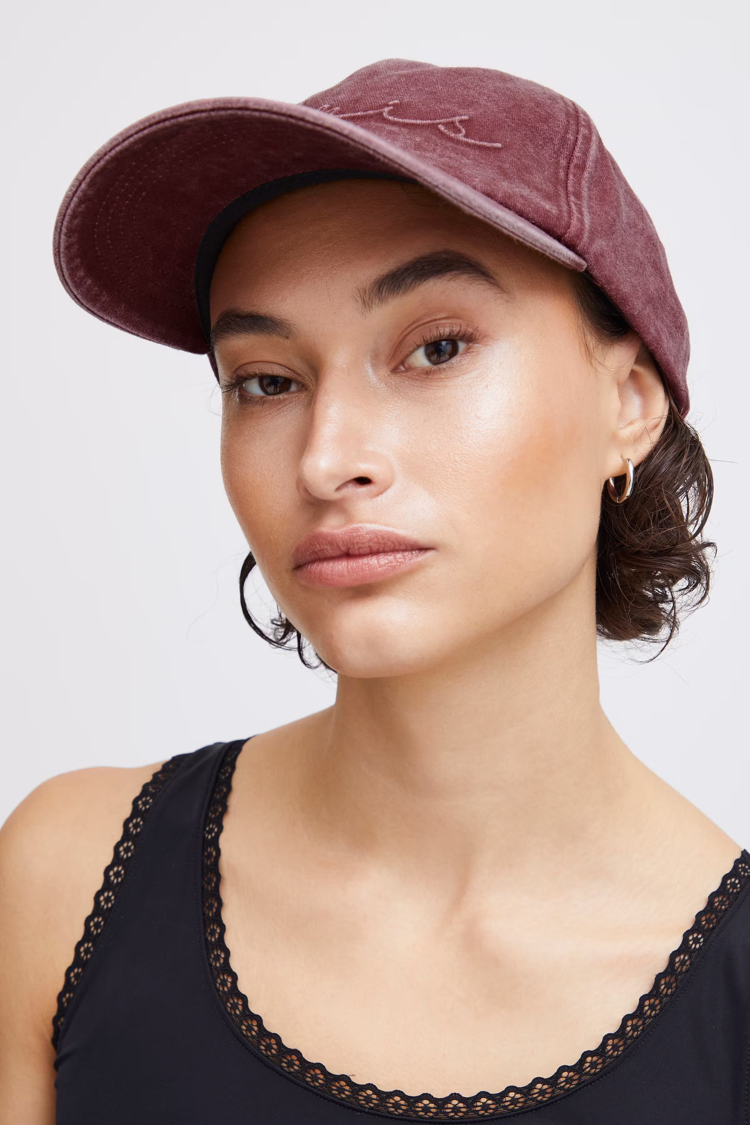 IAPARIS Caps LOOKBOOK DETAIL 20119782-191627