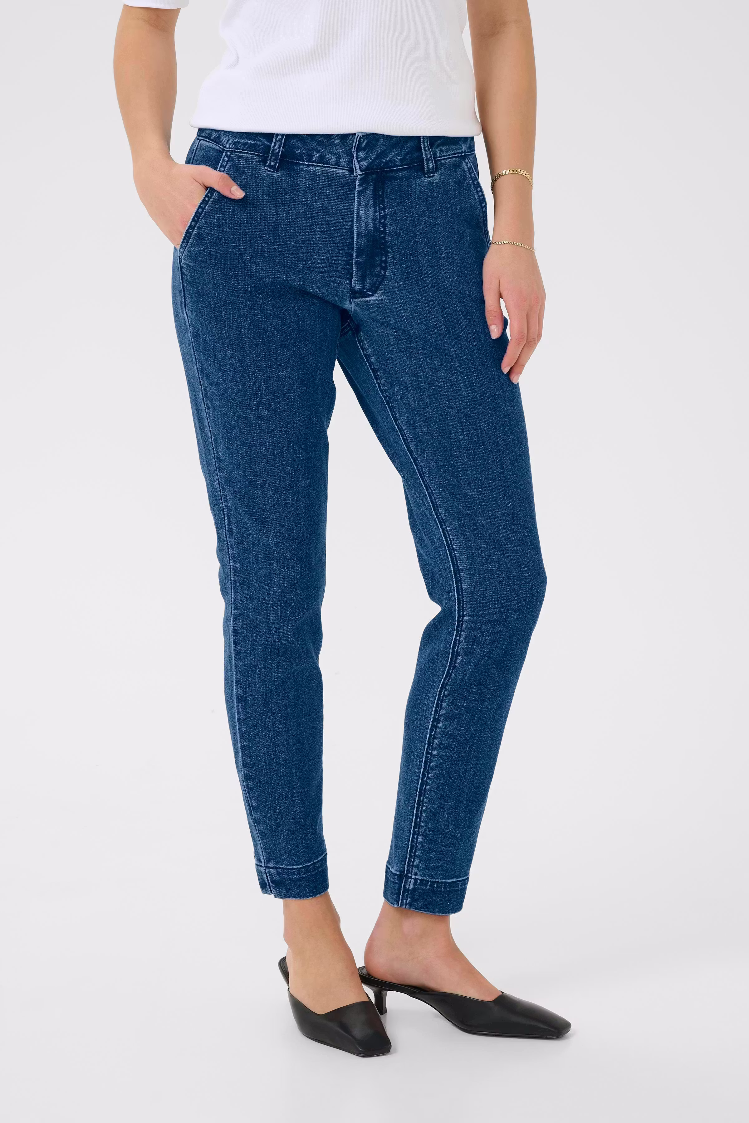 KAlea Slim Jeans LOOKBOOK FRONT 10509347-102272