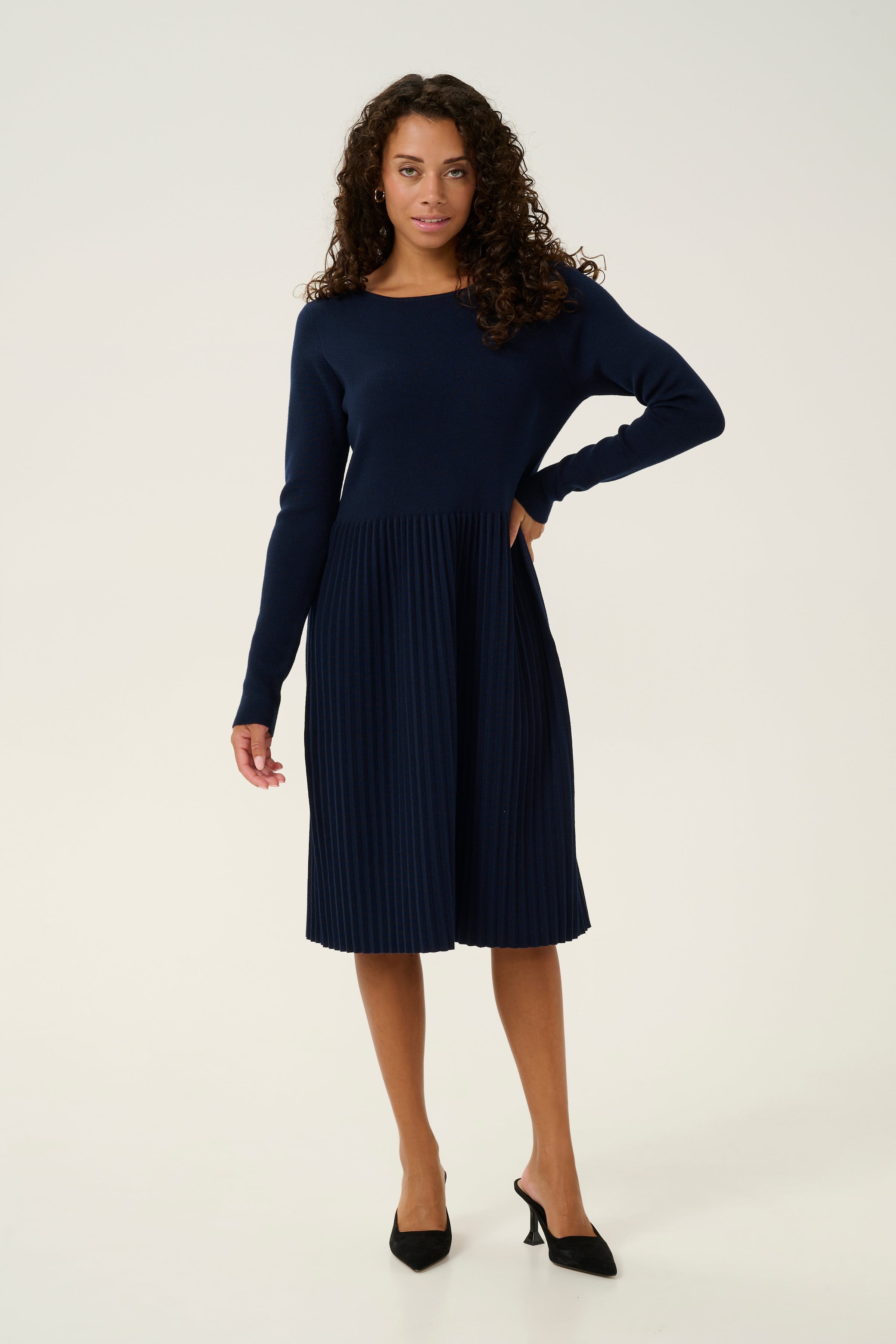 CUluci Knitted dress LOOKBOOK FRONT 50111749-194011
