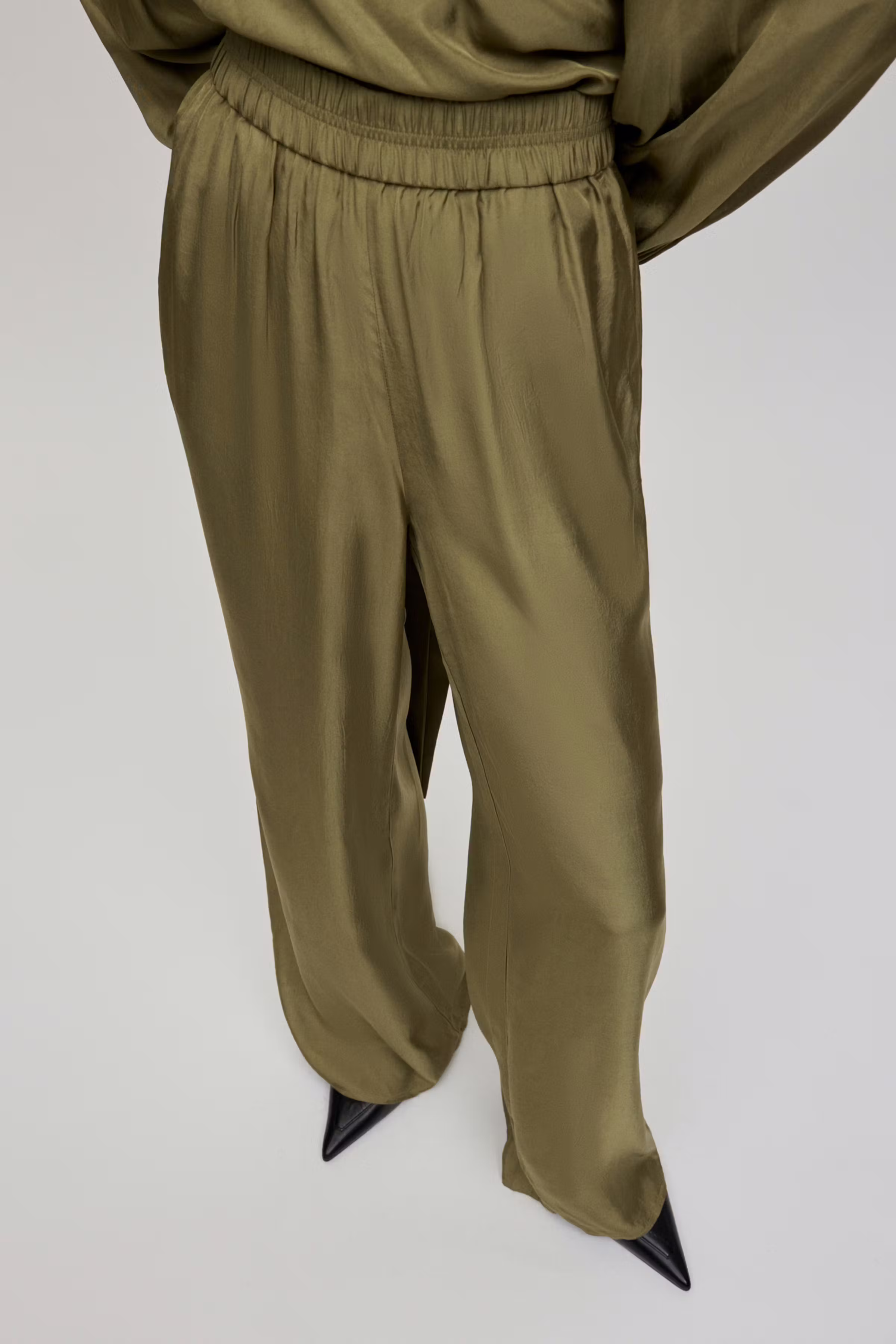 PIA Trousers LOOKBOOK FRONT 30600614-GR553