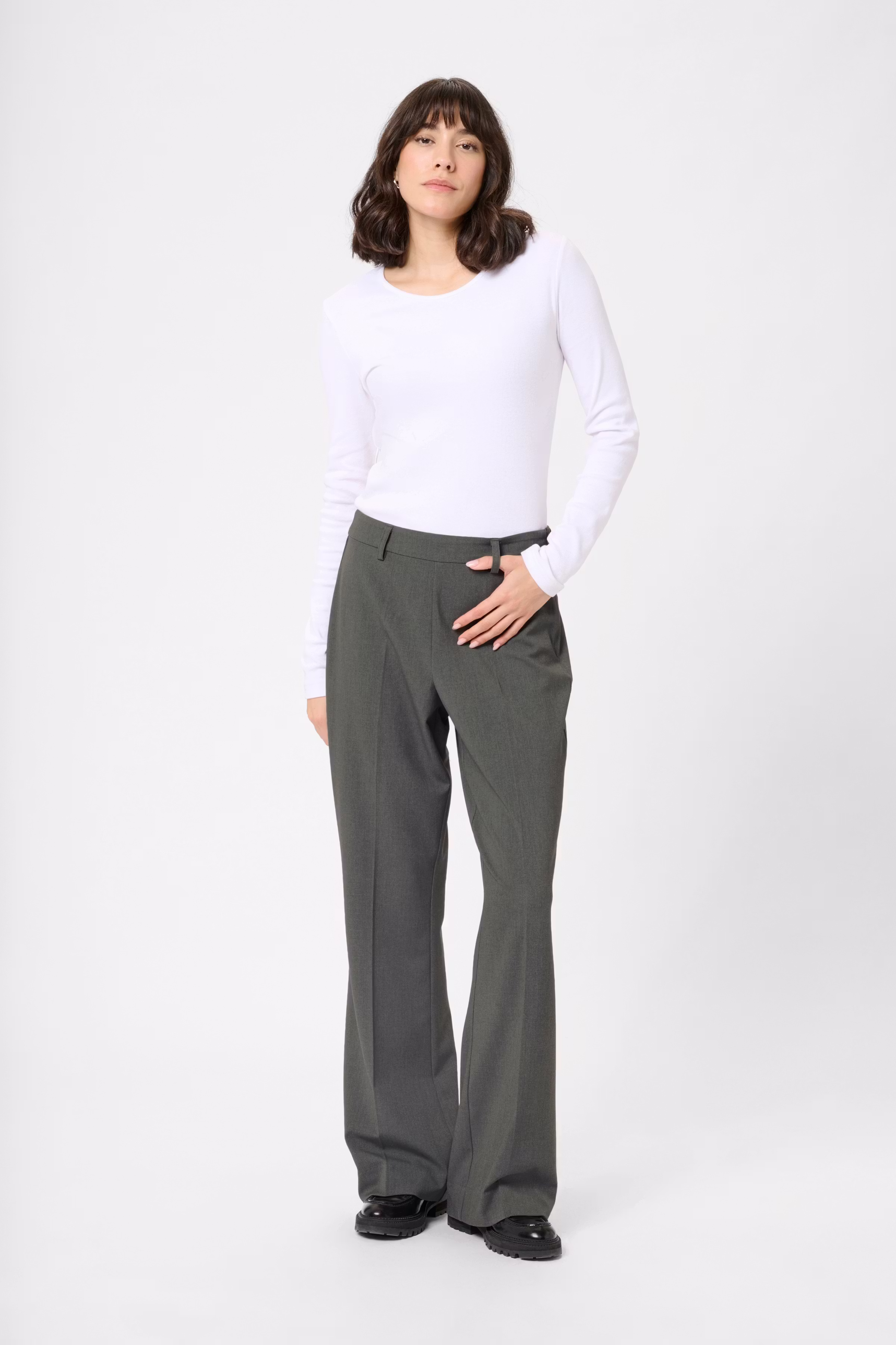 KAollie Trousers LOOKBOOK FRONT 10510950-100123