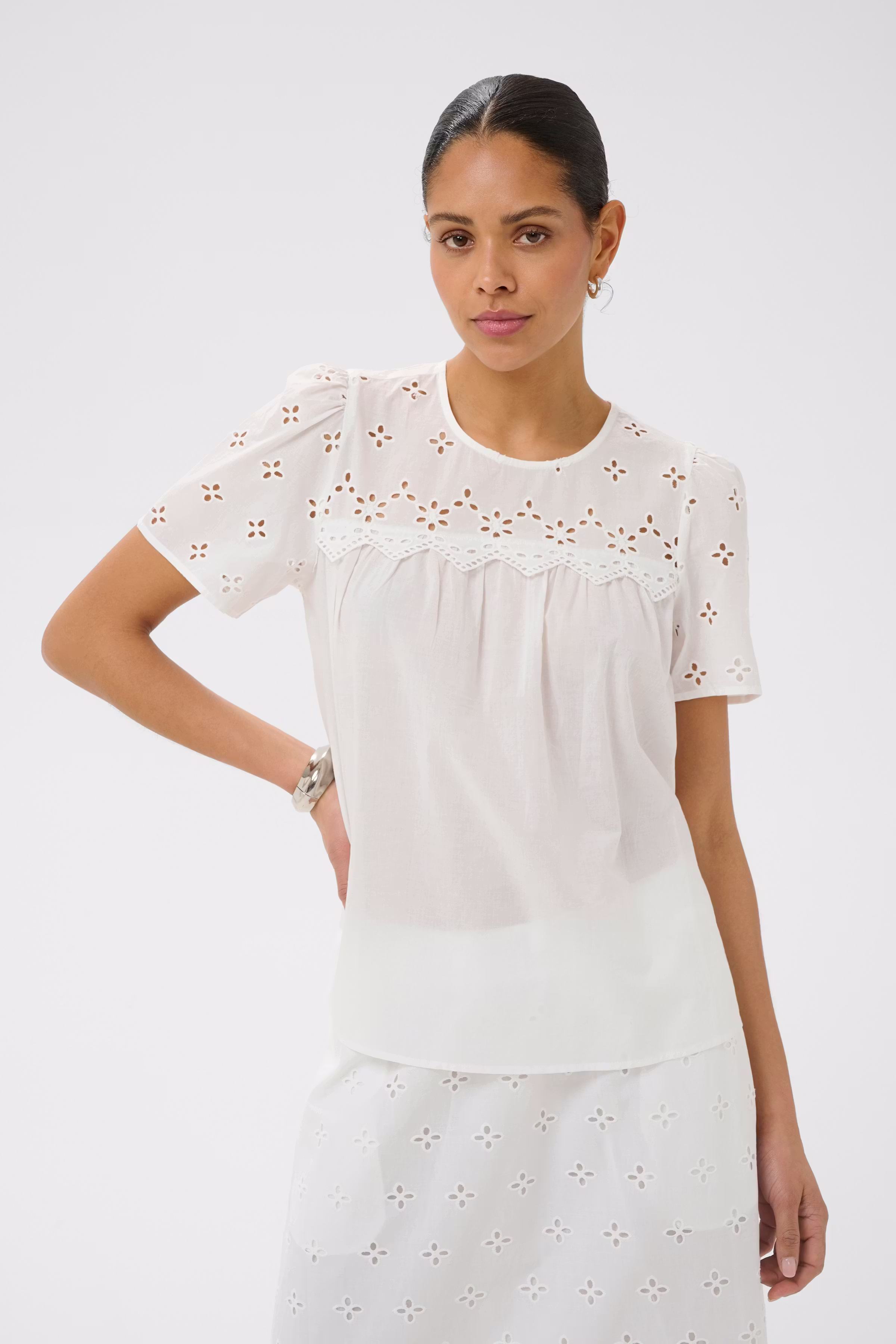 KAmolly Bluse LOOKBOOK FRONT 10512288-110602