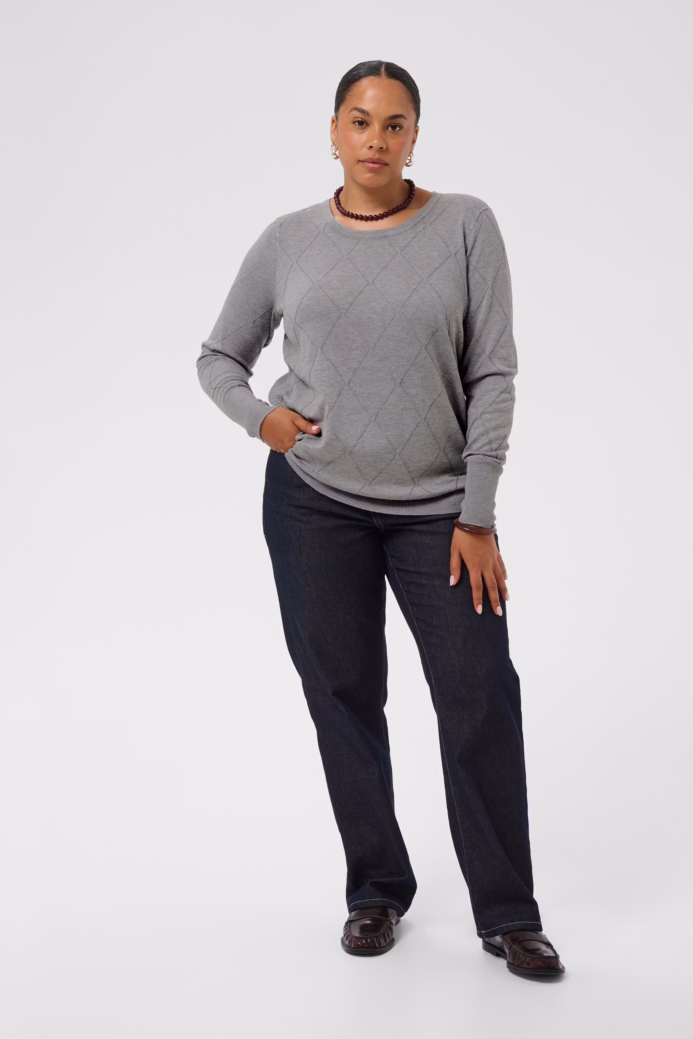KClizzy Pullover LOOKBOOK FRONT 10584366-100123
