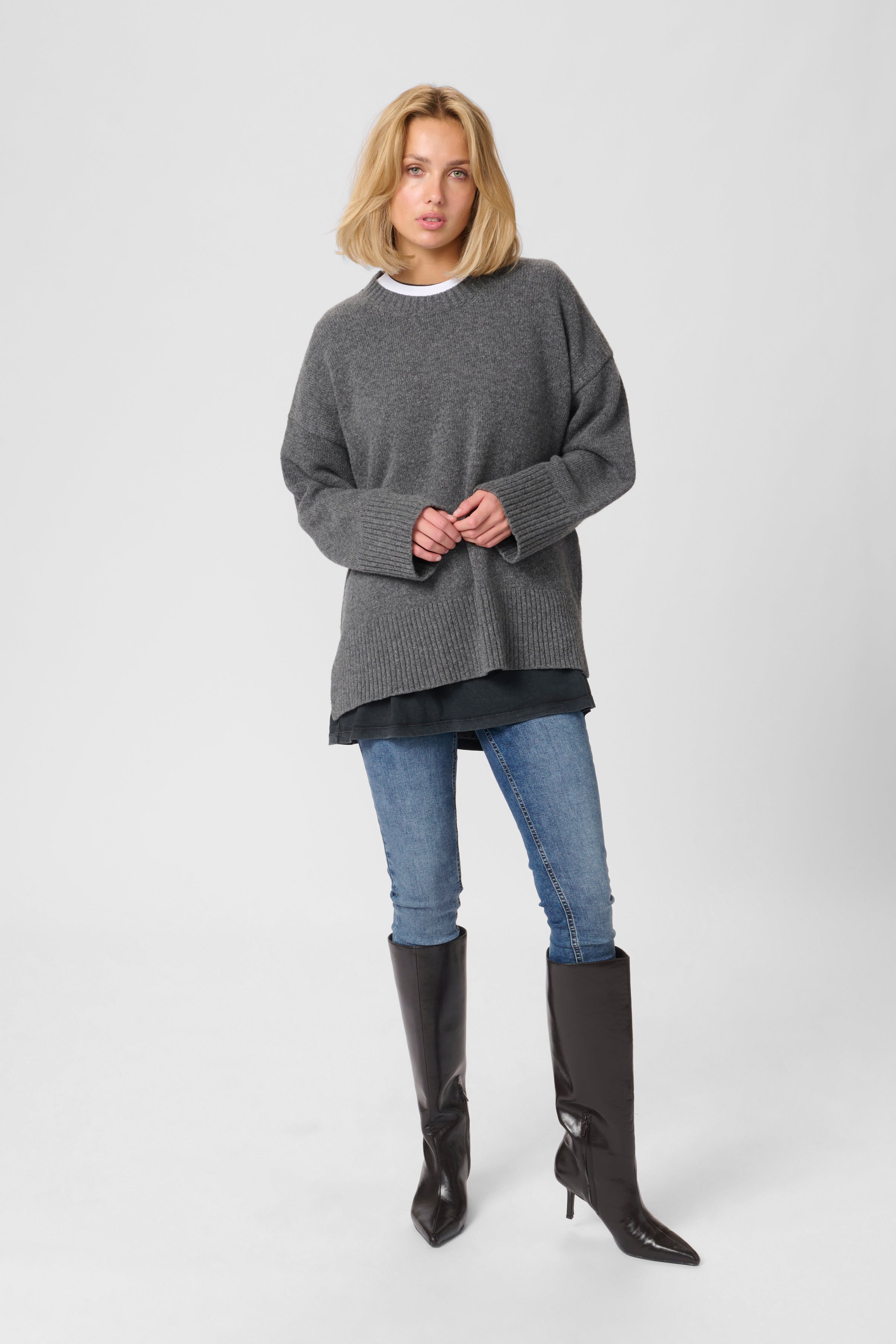 39 THE NORA HIGH 101 SLIM Y LOOKBOOK FRONT 10703810-100056