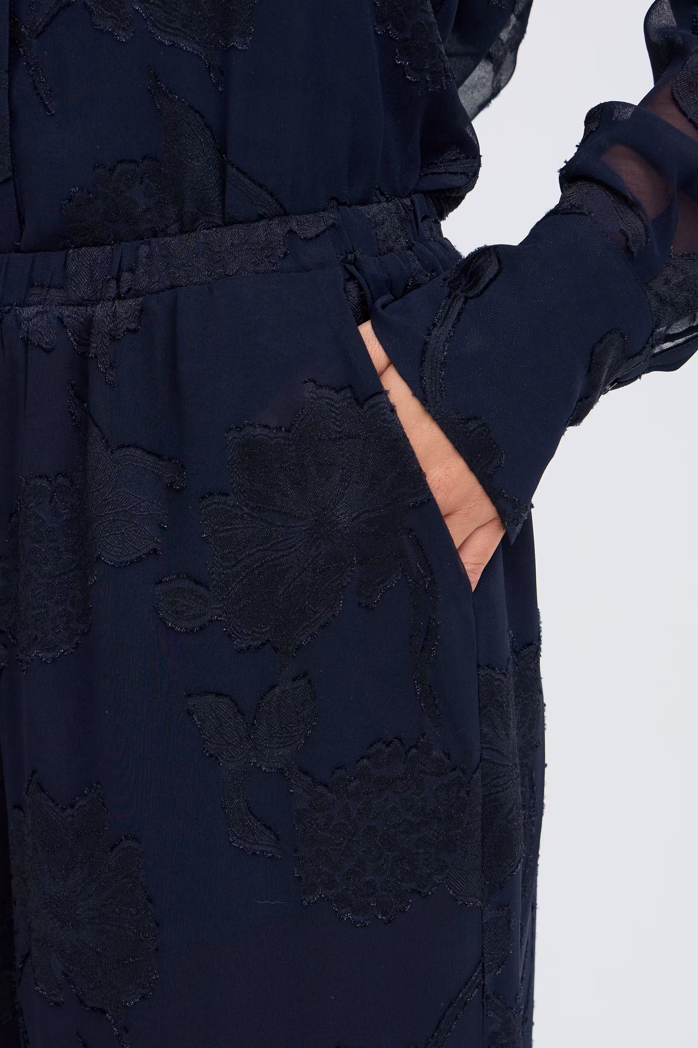 FRLYLA Hose LOOKBOOK DETAIL 20618630-194011
