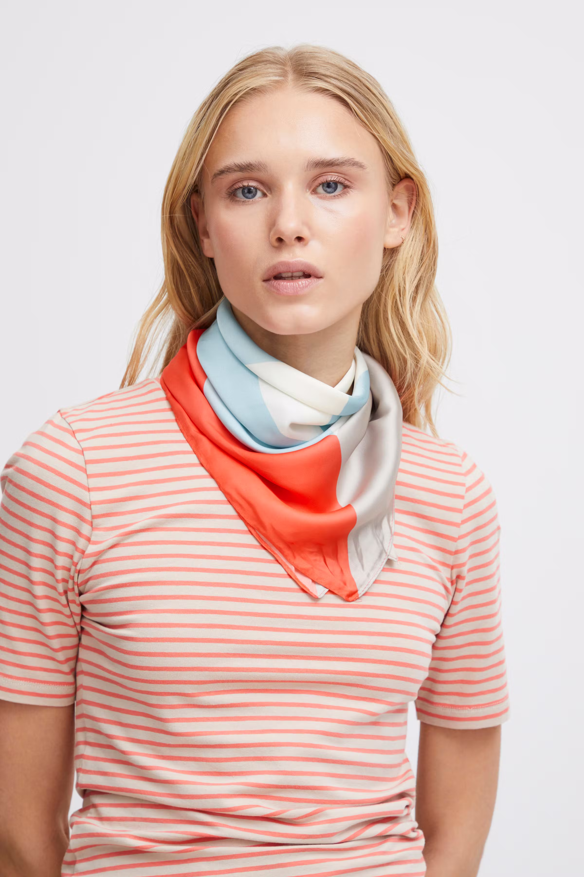 IADOVIA Echarpe LOOKBOOK FRONT 20120538-171656