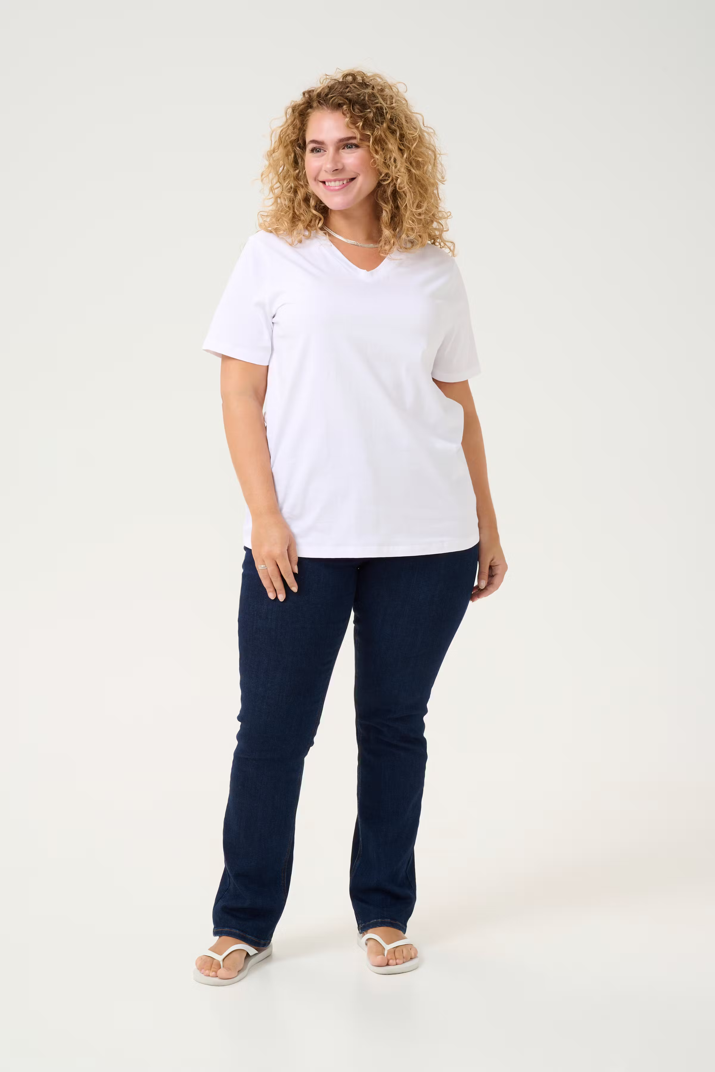 KCvalia T-shirt LOOKBOOK FRONT 10583260-110601