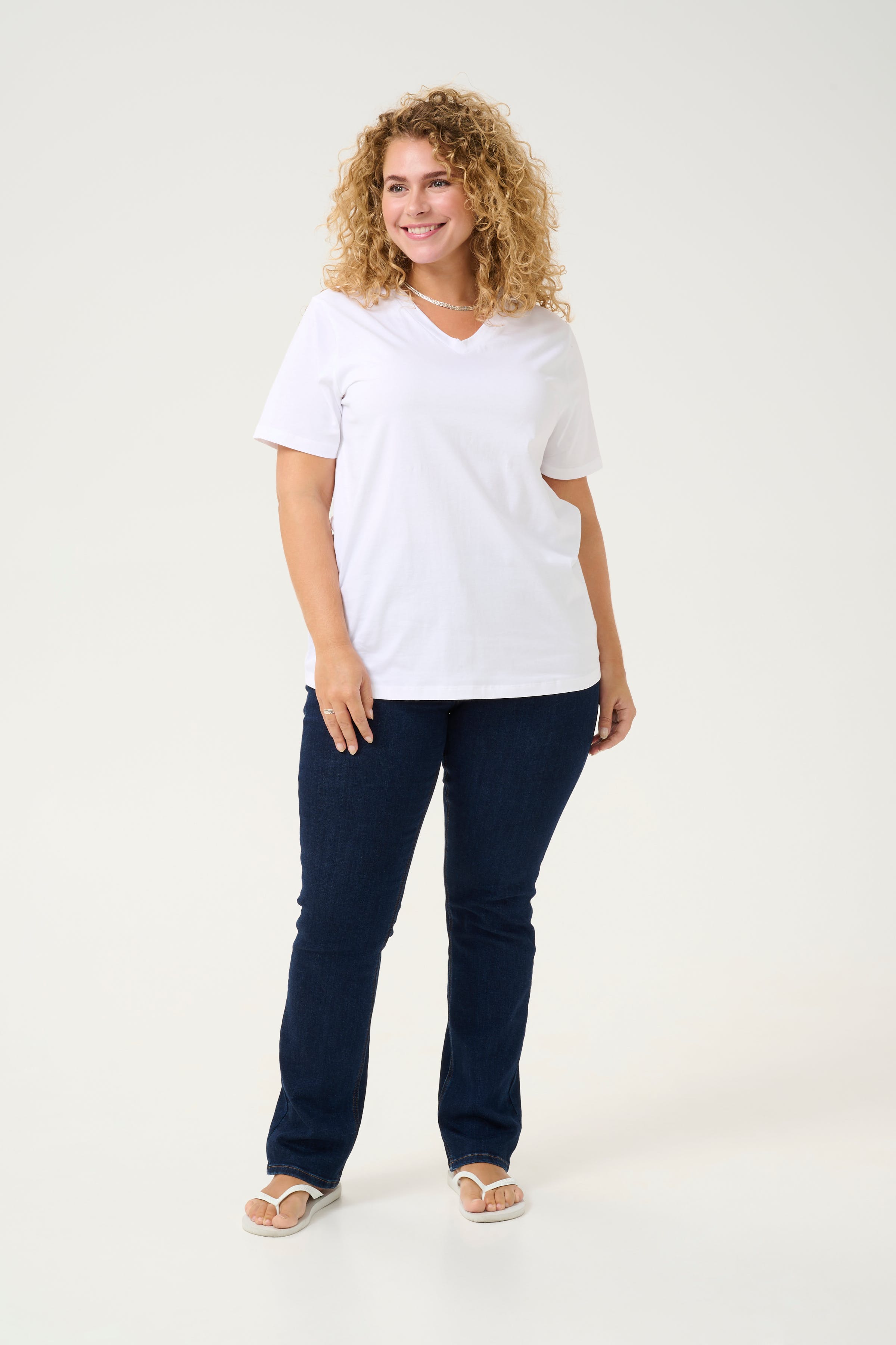 KCvalia T-shirt LOOKBOOK FRONT 10583260-110601