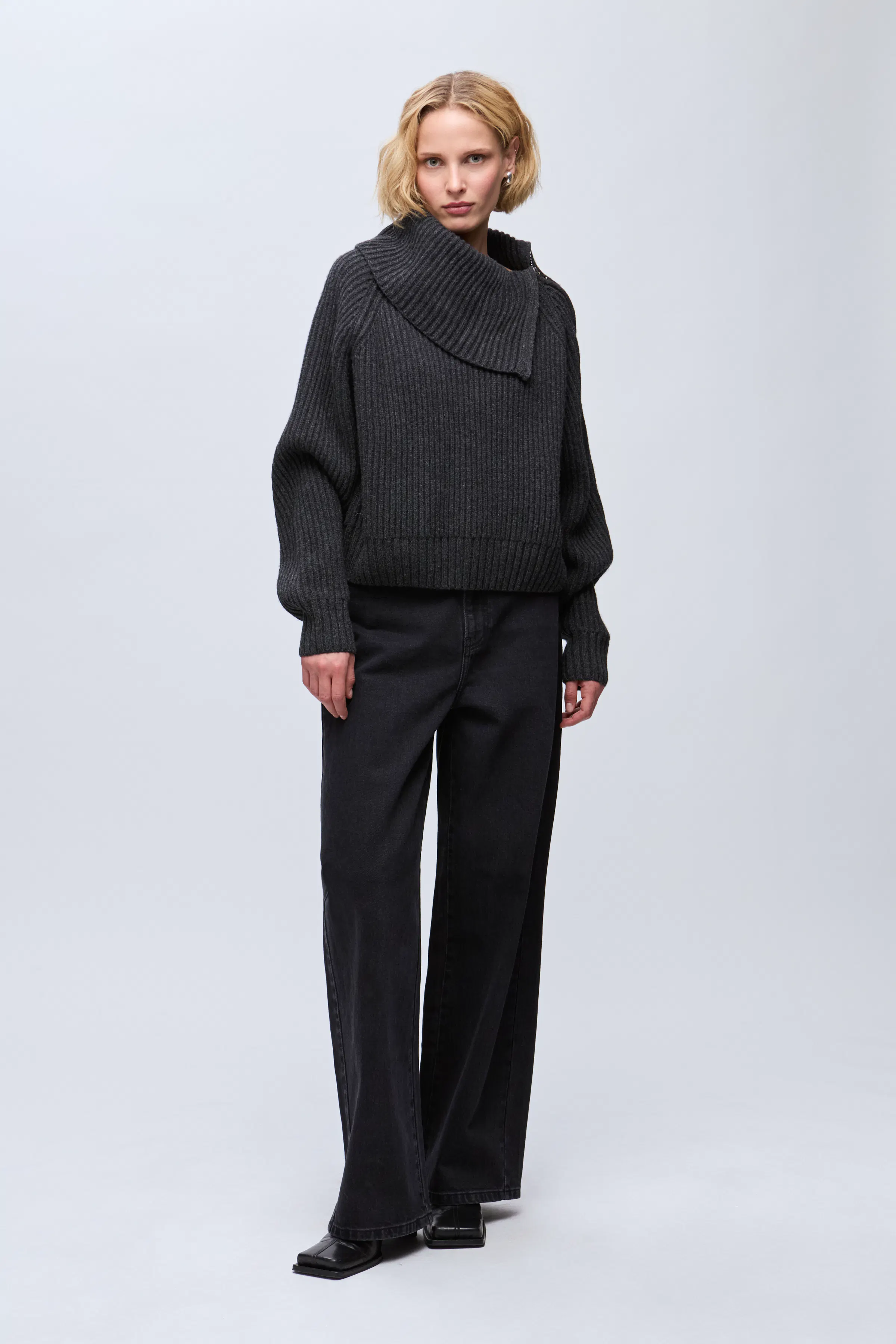 IOFIDELIA Pullover LOOKBOOK FRONT 30600000-GY949