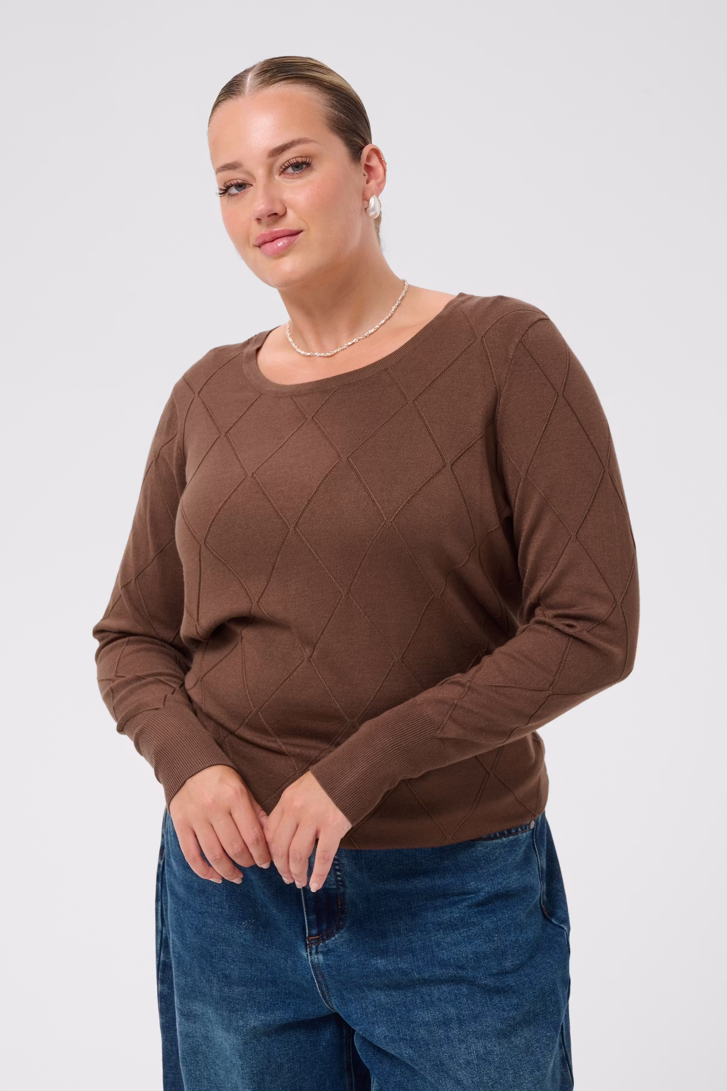 KClizzy Pullover LOOKBOOK FRONT 10584366-191116