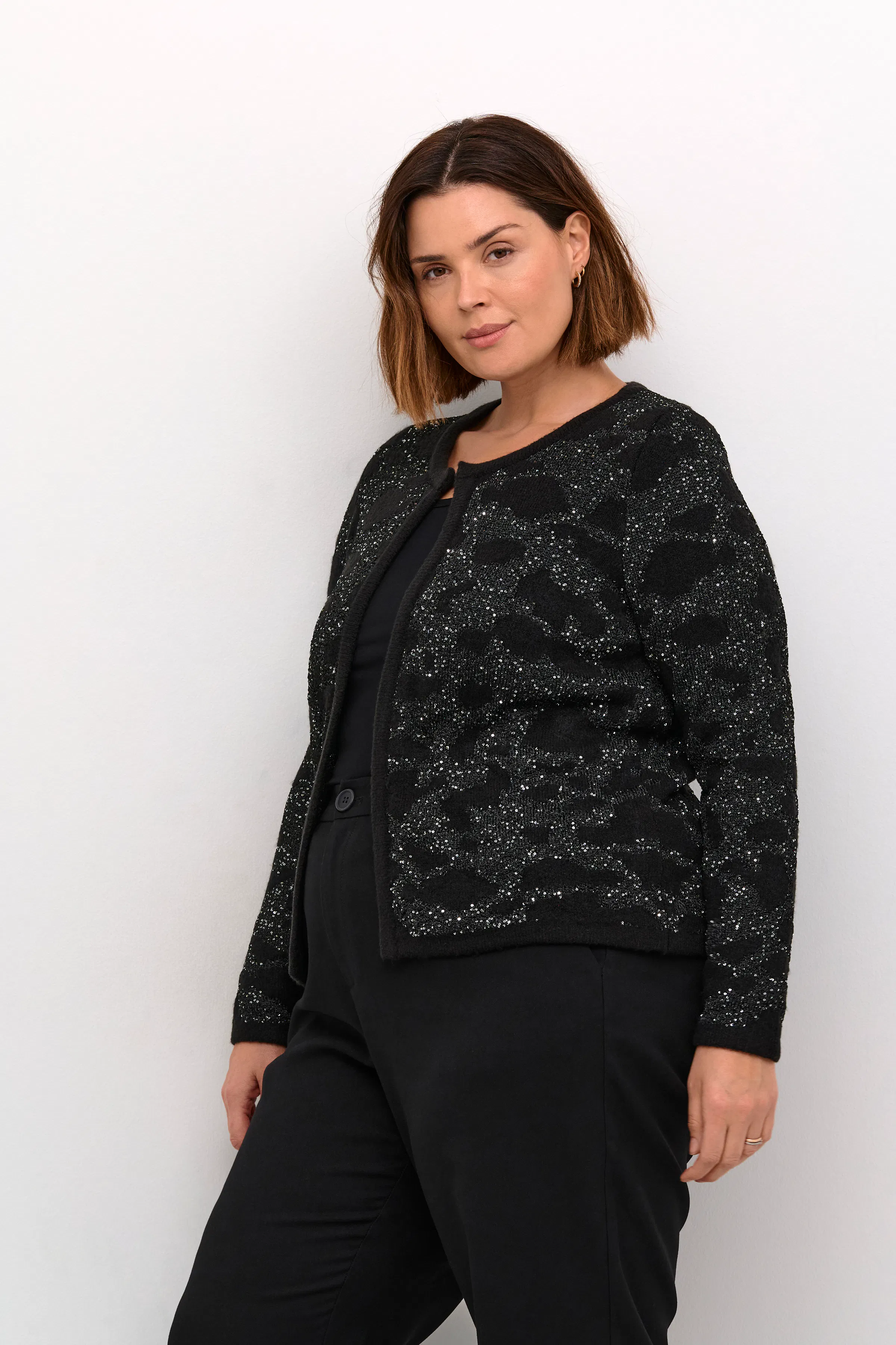 KCmira Cardigan LOOKBOOK FRONT 10582766-100121