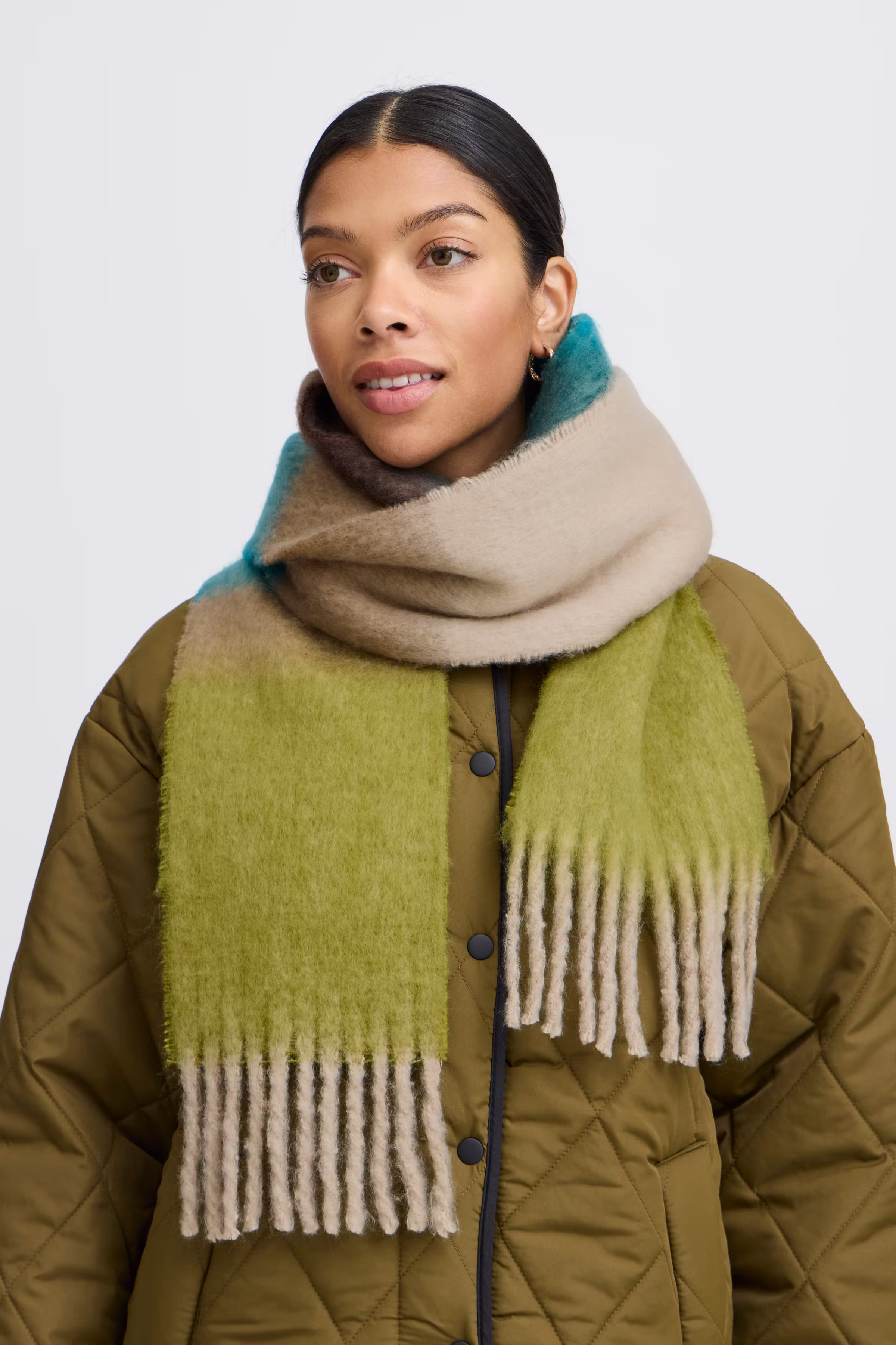 BAVATHAYA Skjerf LOOKBOOK FRONT 20815781-203637