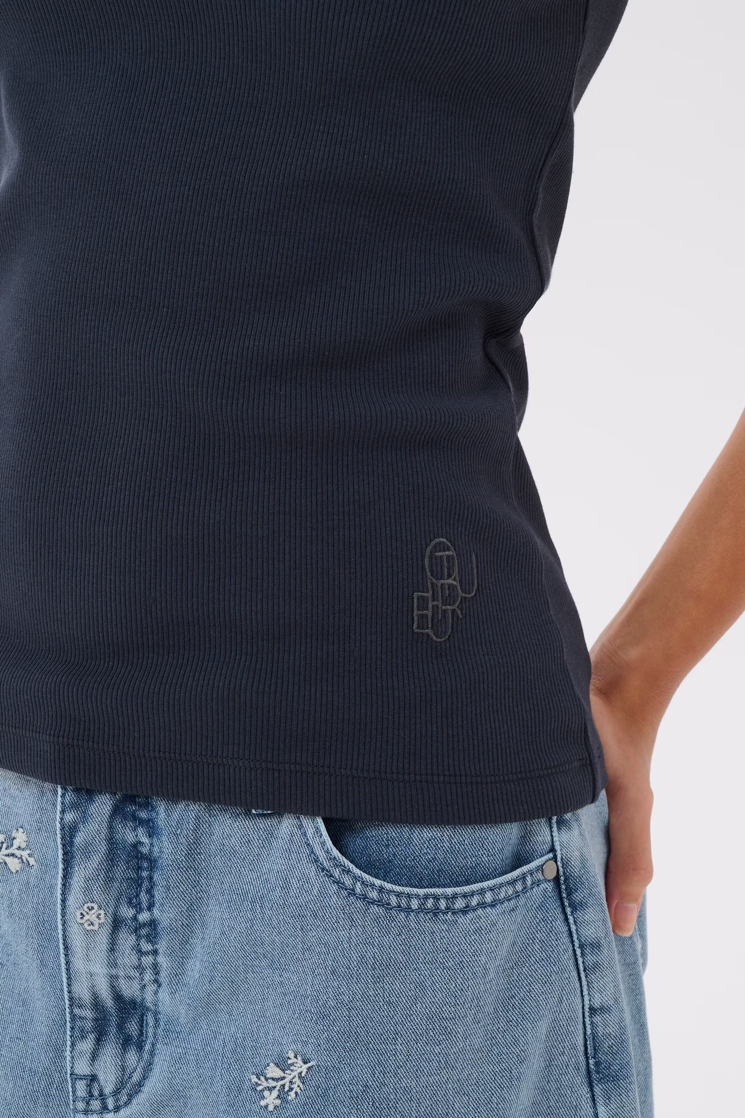 CUalyssa T-shirt LOOKBOOK DETAIL 50113232-194011