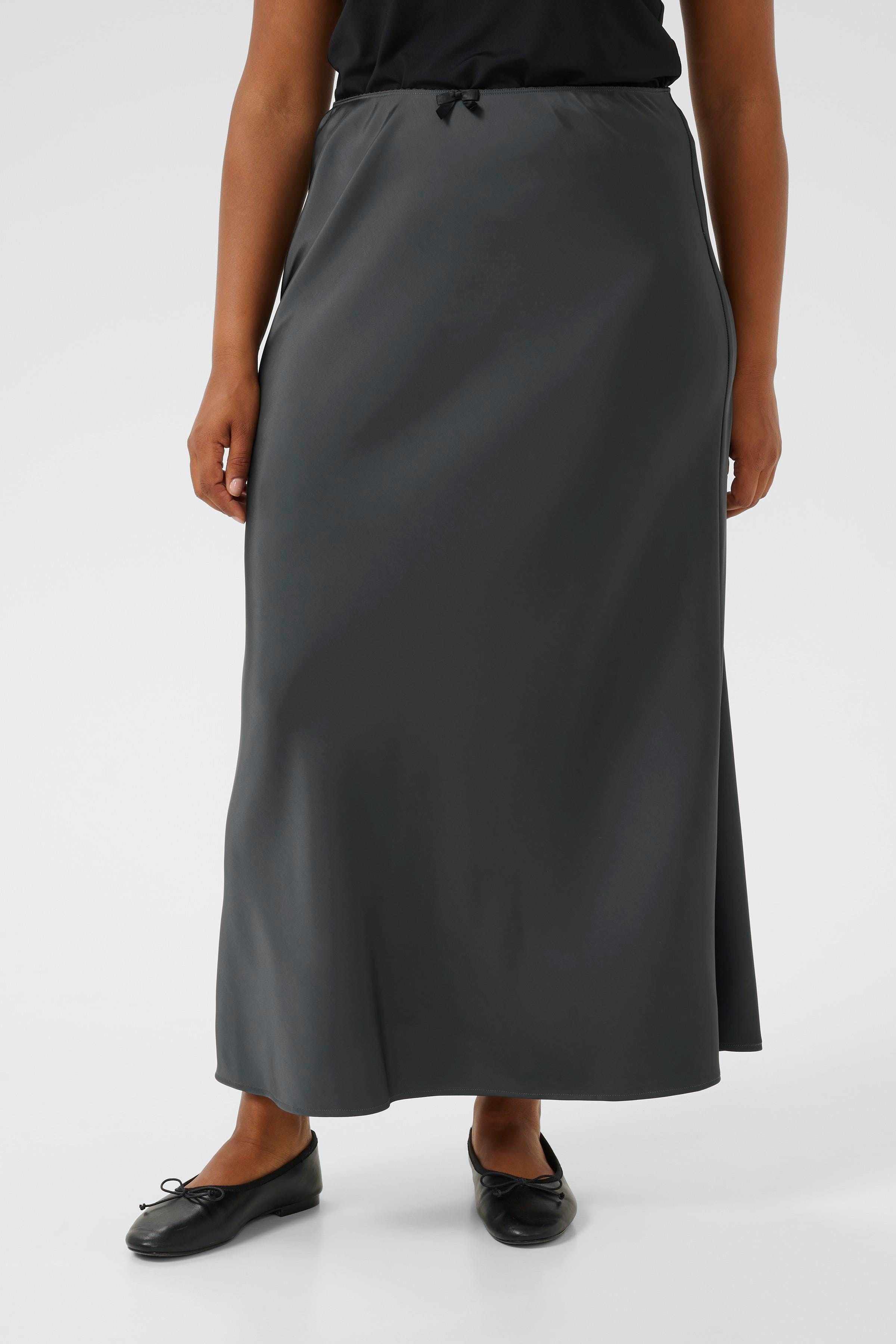 KChilla Skirt LOOKBOOK FRONT 10583656-190205