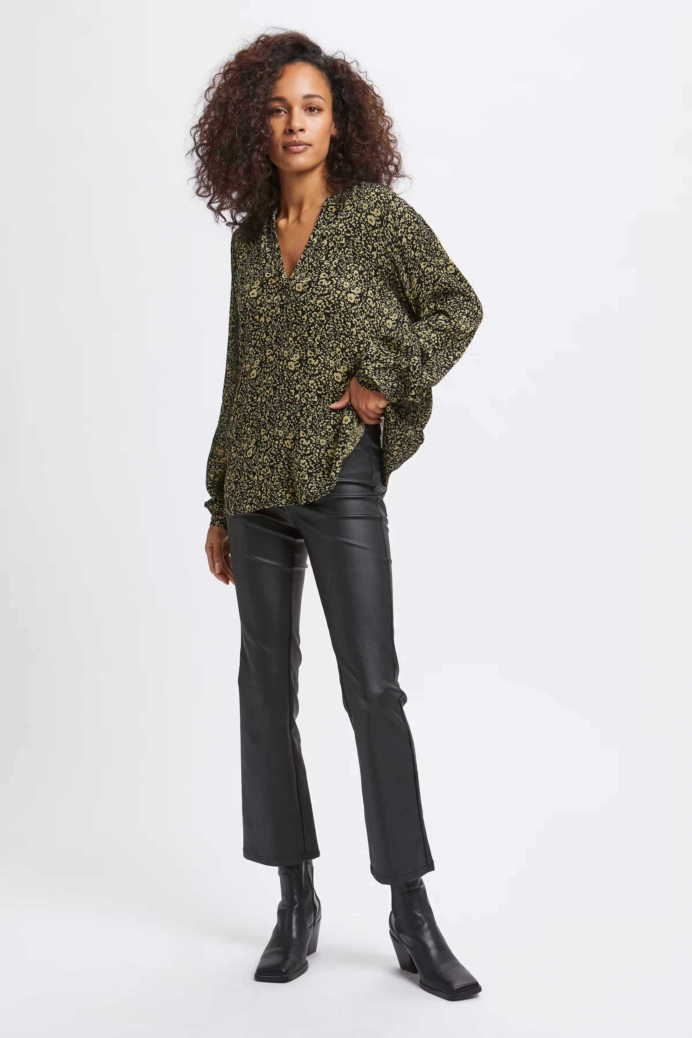 KAturbo Bluse LOOKBOOK FRONT 10551834-101812