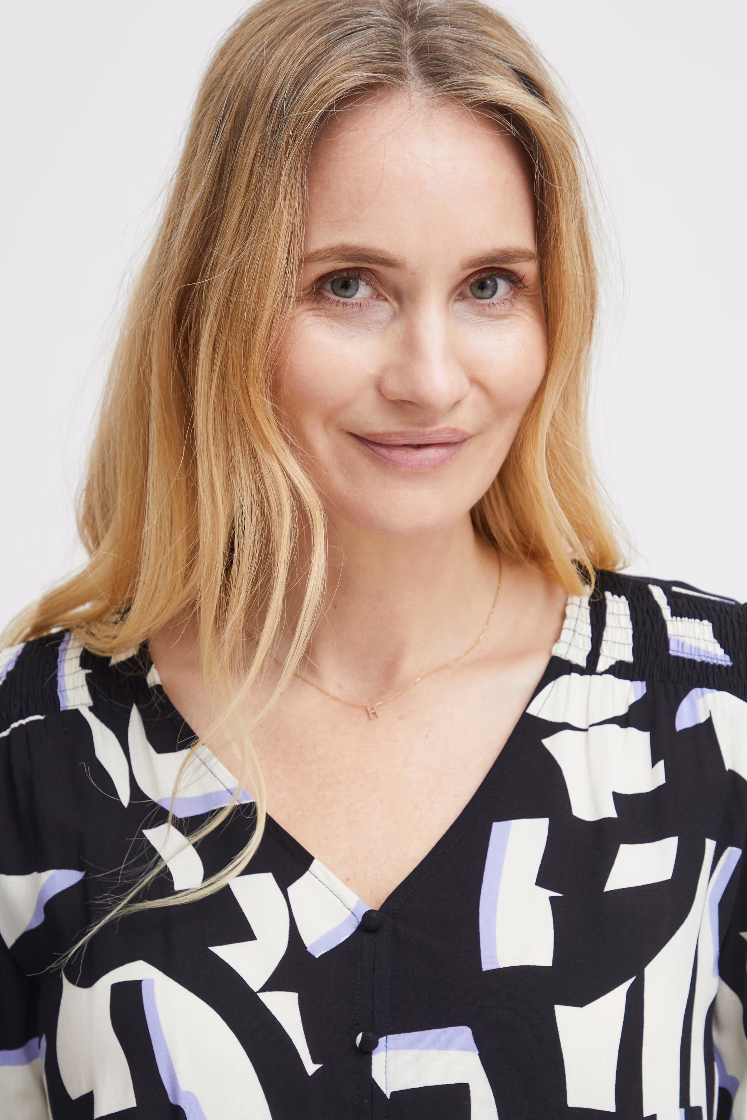 FRFLOWY Bluse LOOKBOOK DETAIL 20612407-200608