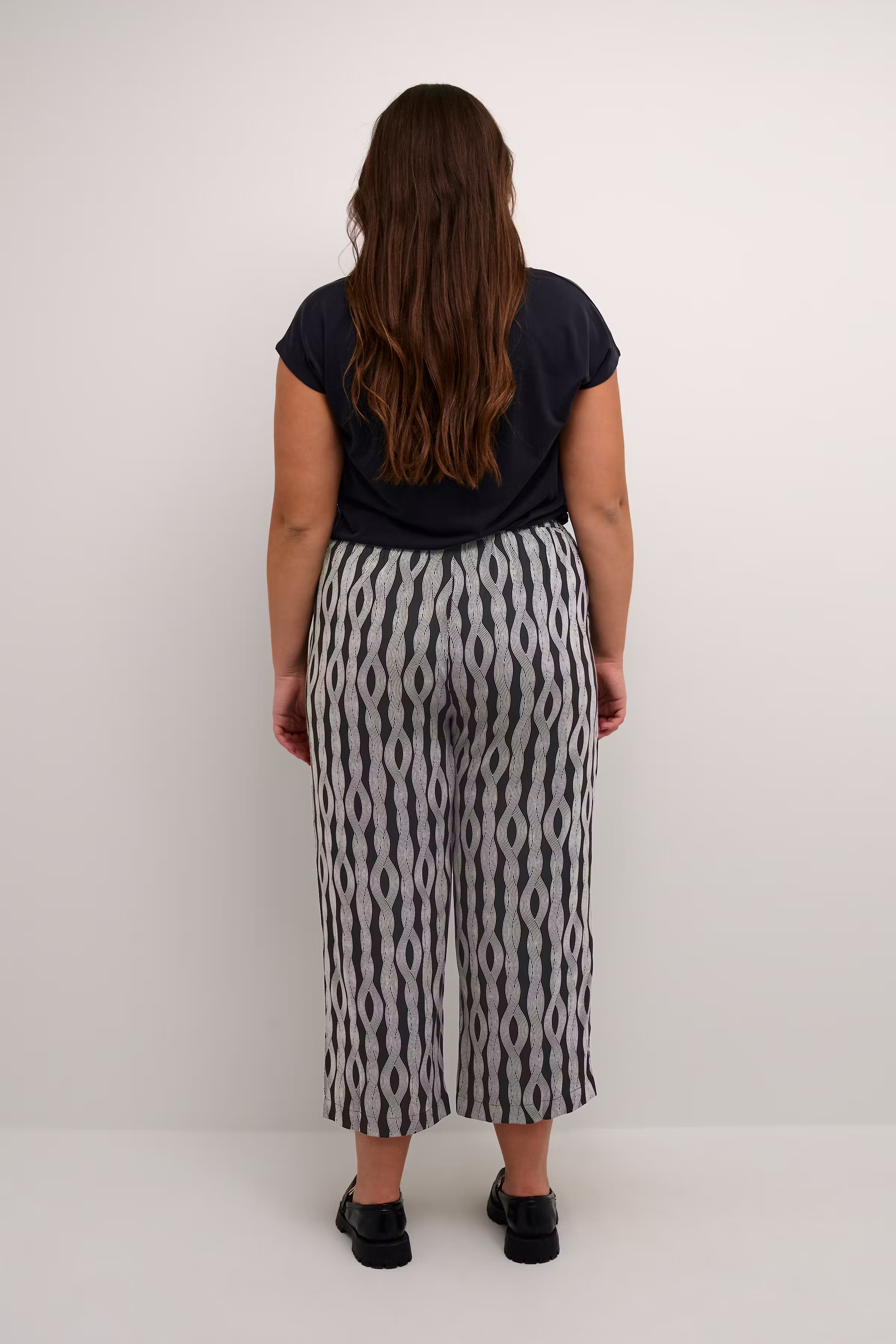 KCsanna Trousers LOOKBOOK BACK 10582519-106143