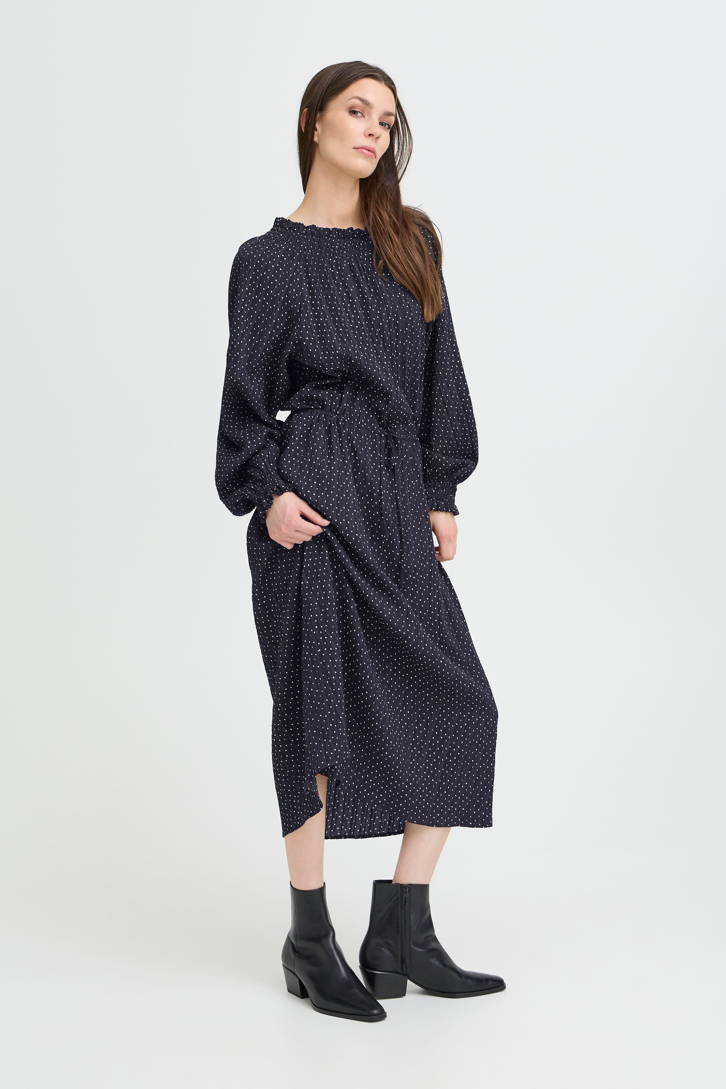 PZADDISON Kjole LOOKBOOK FRONT 50210292-194020