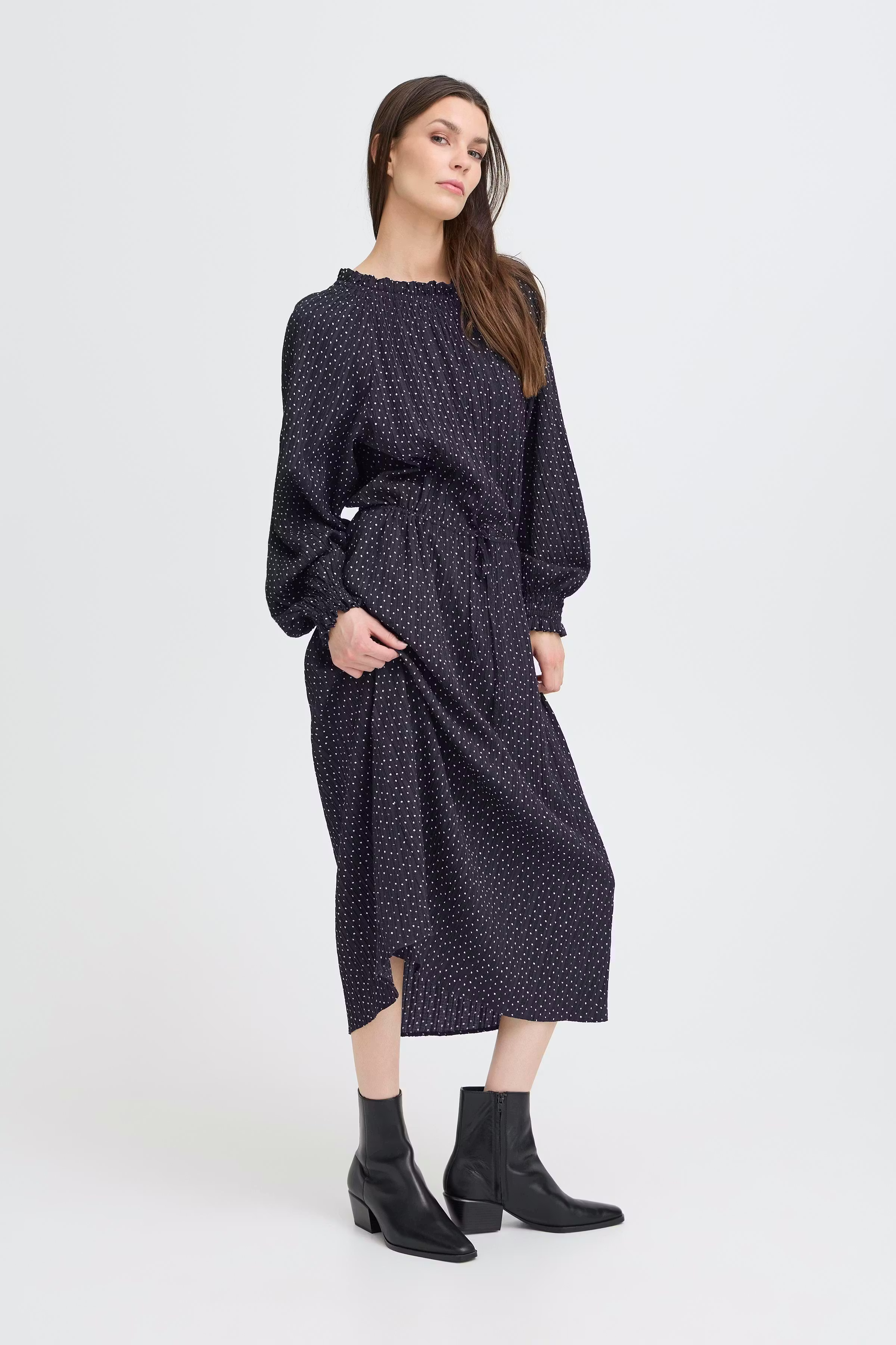 PZADDISON Kjole LOOKBOOK FRONT 50210292-194020