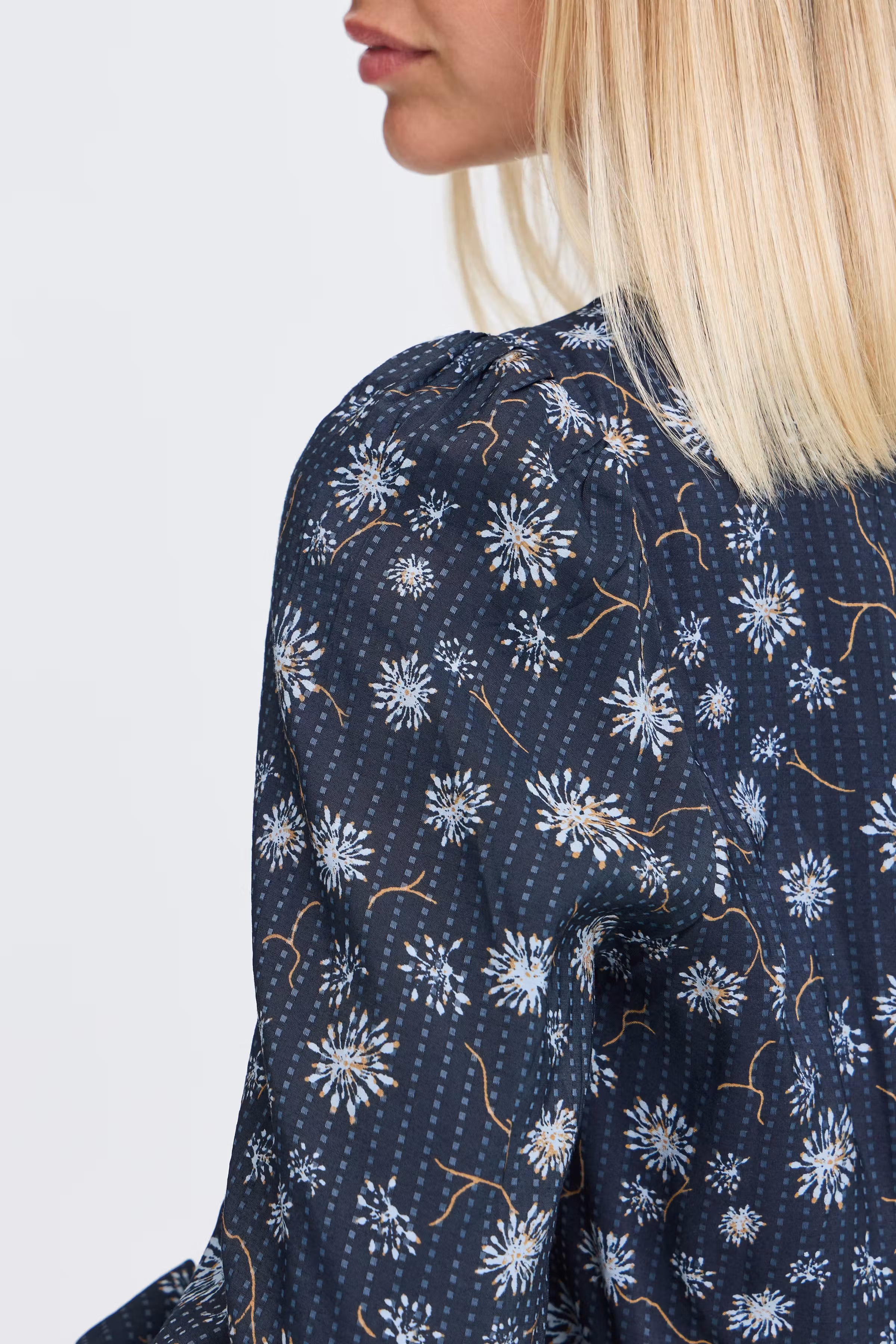 FRKALIA Bluse LOOKBOOK DETAIL 20618053-900009960