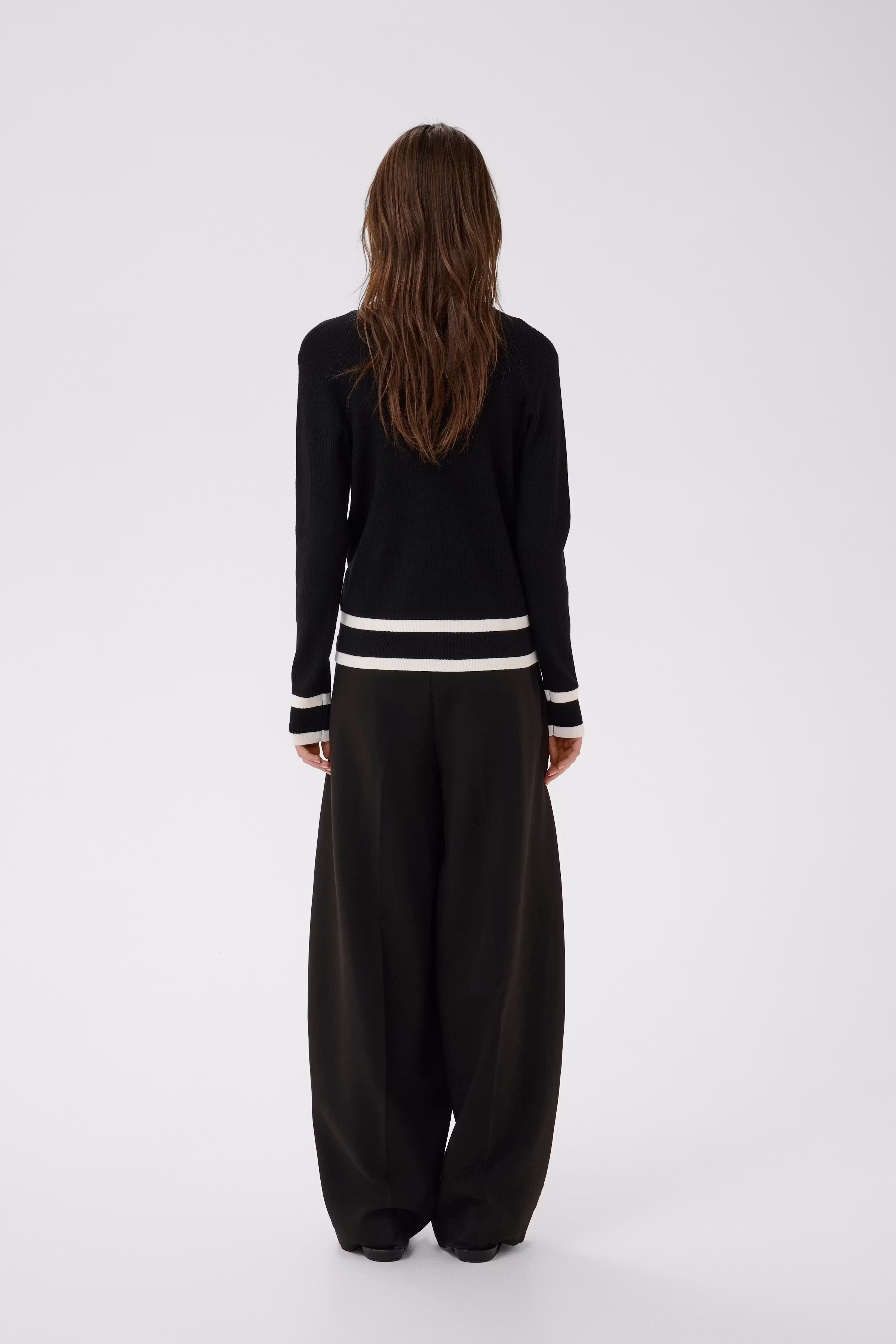 LeenahIW Cardigan LOOKBOOK BACK 30110673-303487