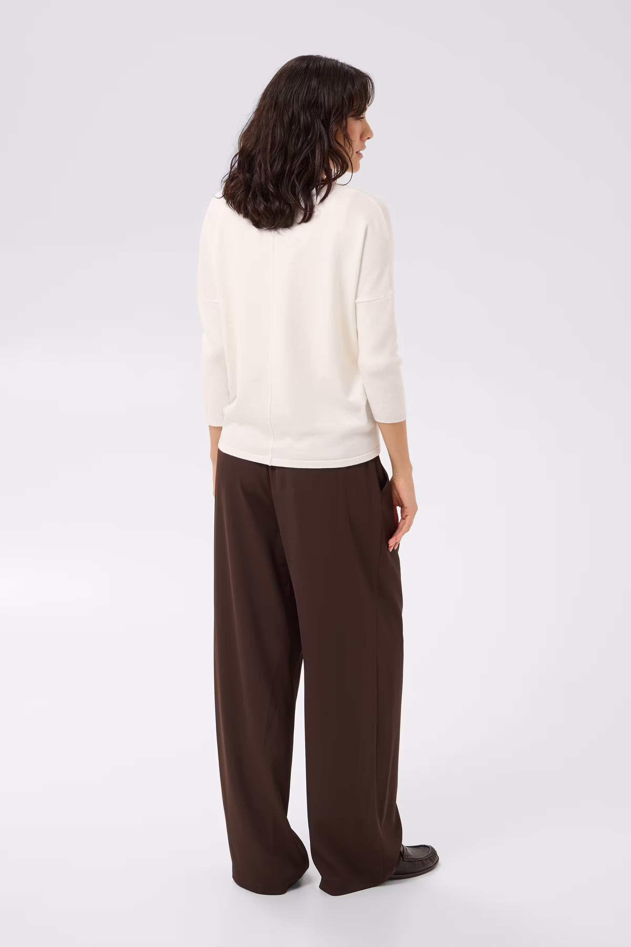 MilaSZ R-Neck Pullover
 LOOKBOOK BACK 30500003-110605