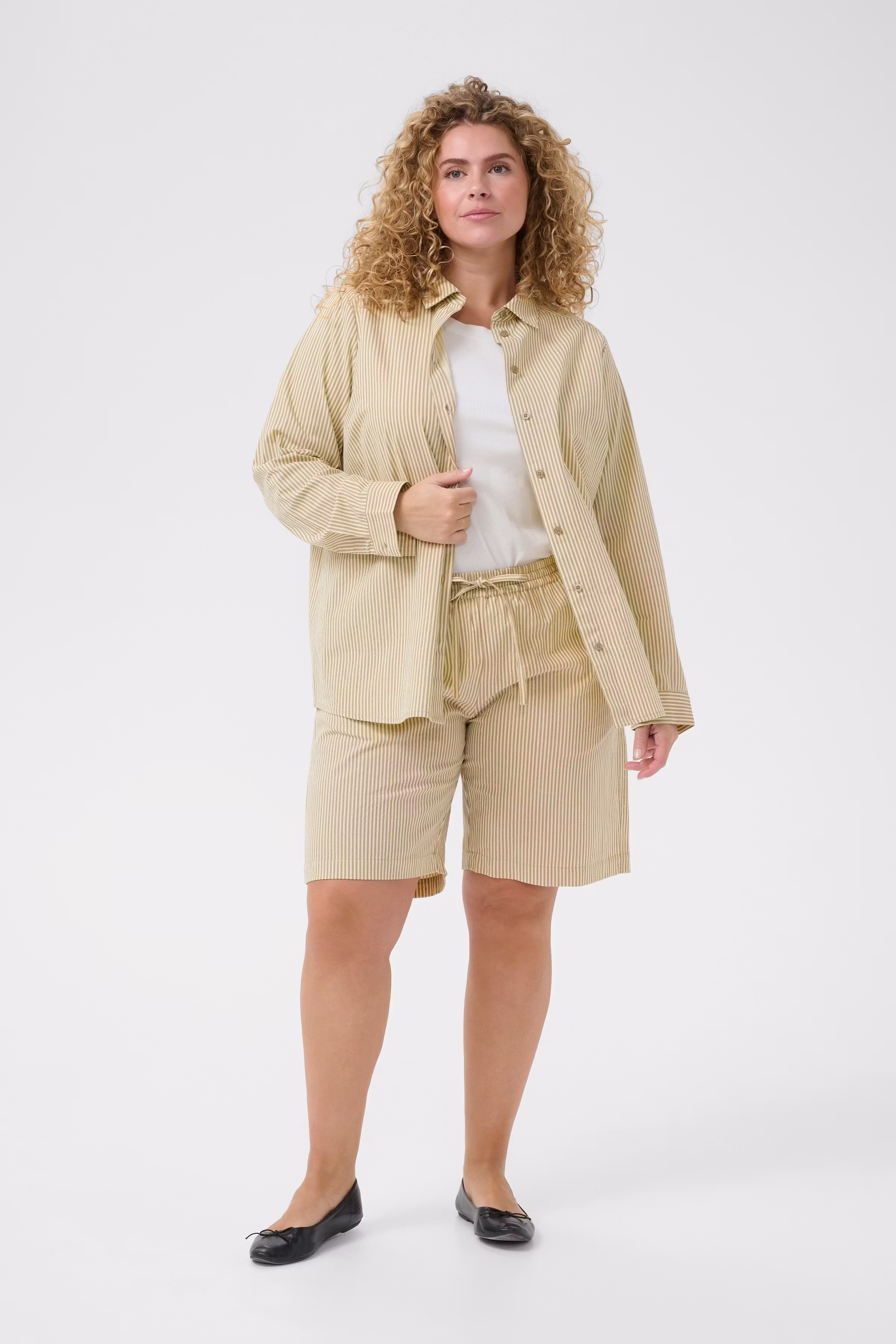 KCnana Shorts LOOKBOOK FRONT 10583309-107706