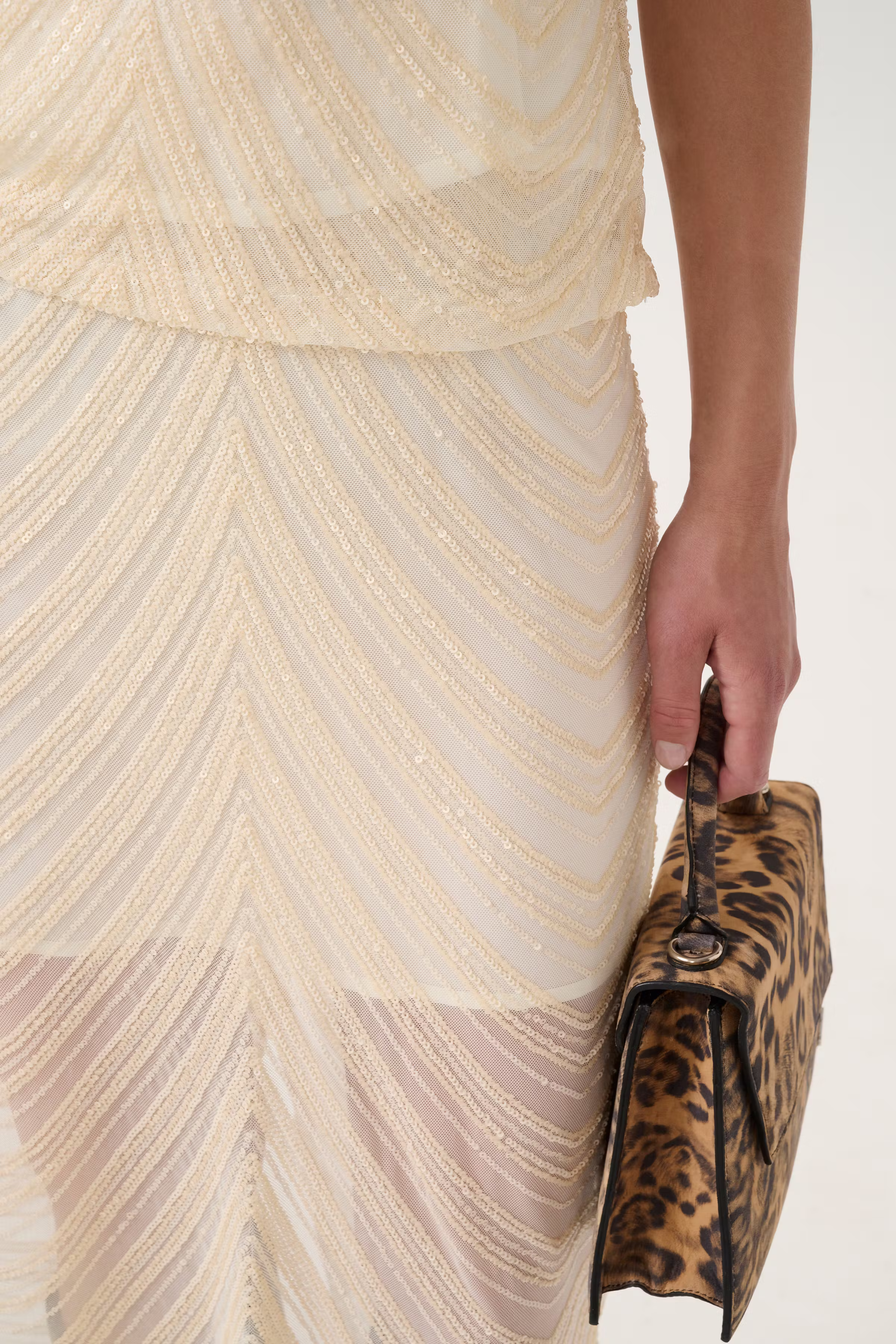 GliraGZ Sequin Skirt LOOKBOOK DETAIL 10909575-107274