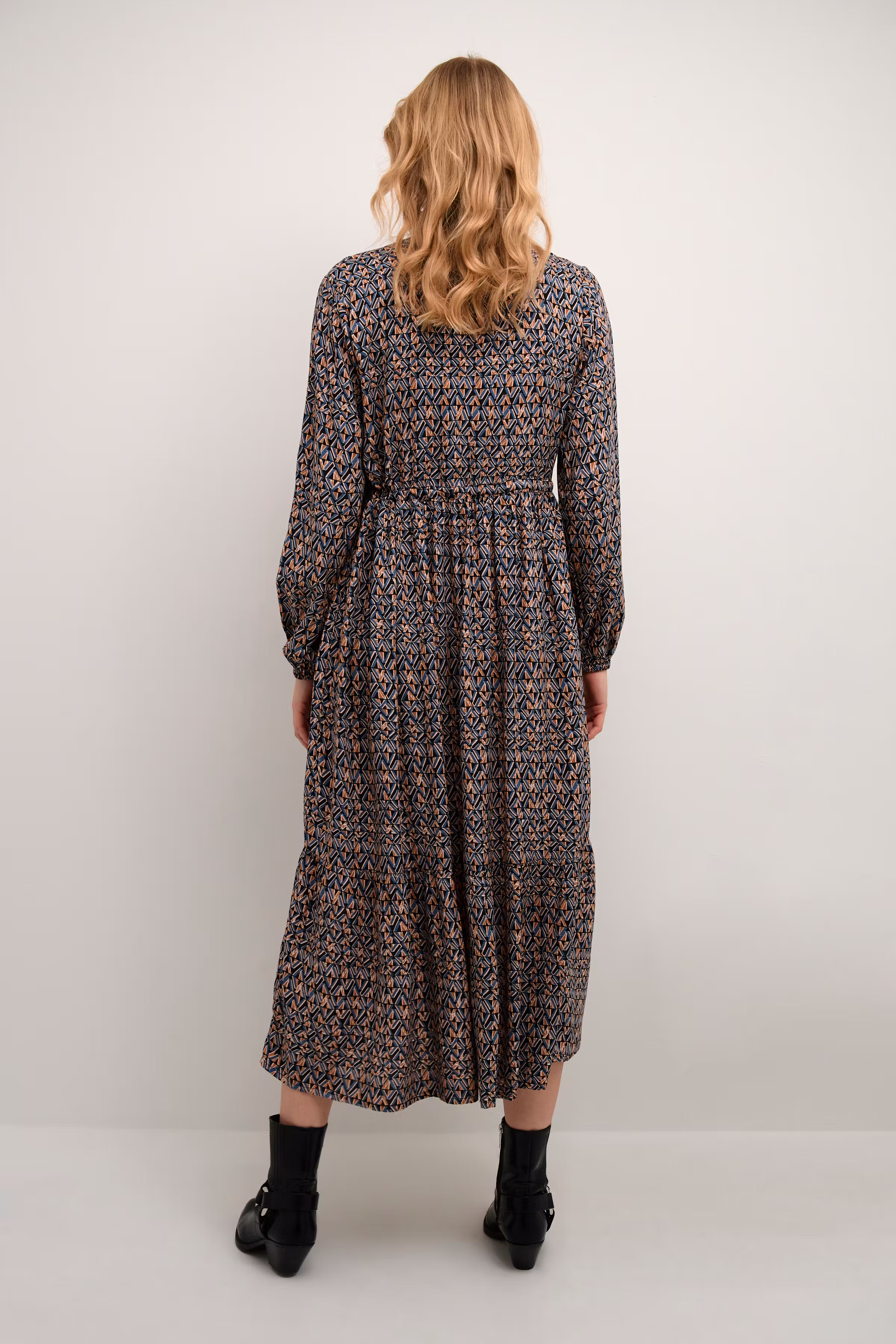 CRTiah Robe LOOKBOOK BACK 10611932-104952