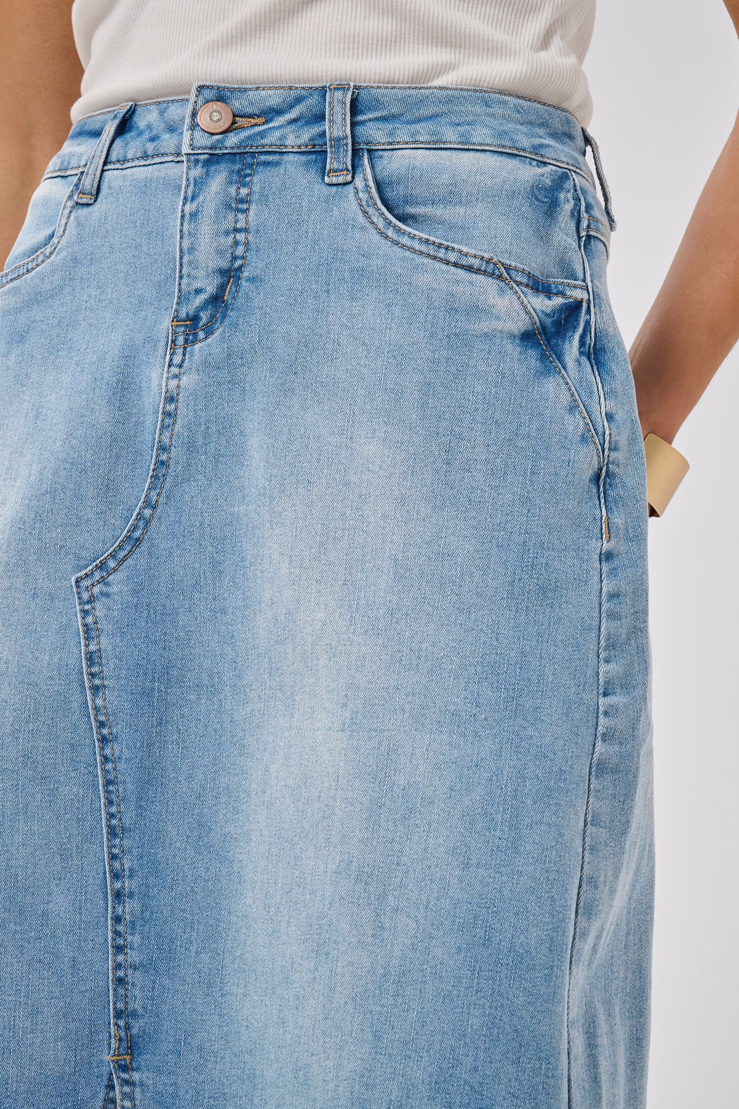 CRKammie Skirt LOOKBOOK DETAIL 10609459-100117