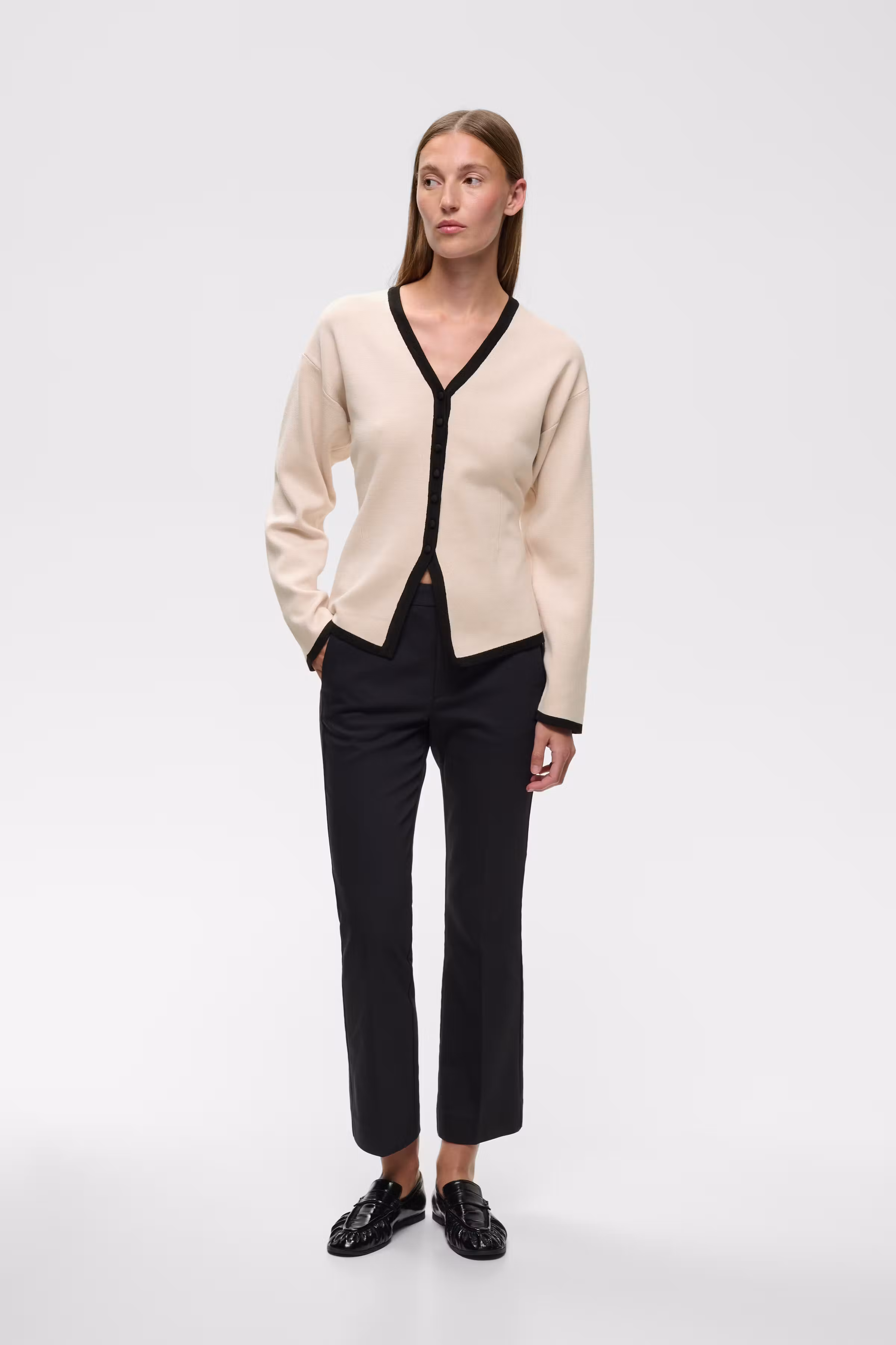 YENAHIW Cardigan LOOKBOOK FRONT 30113223-130403