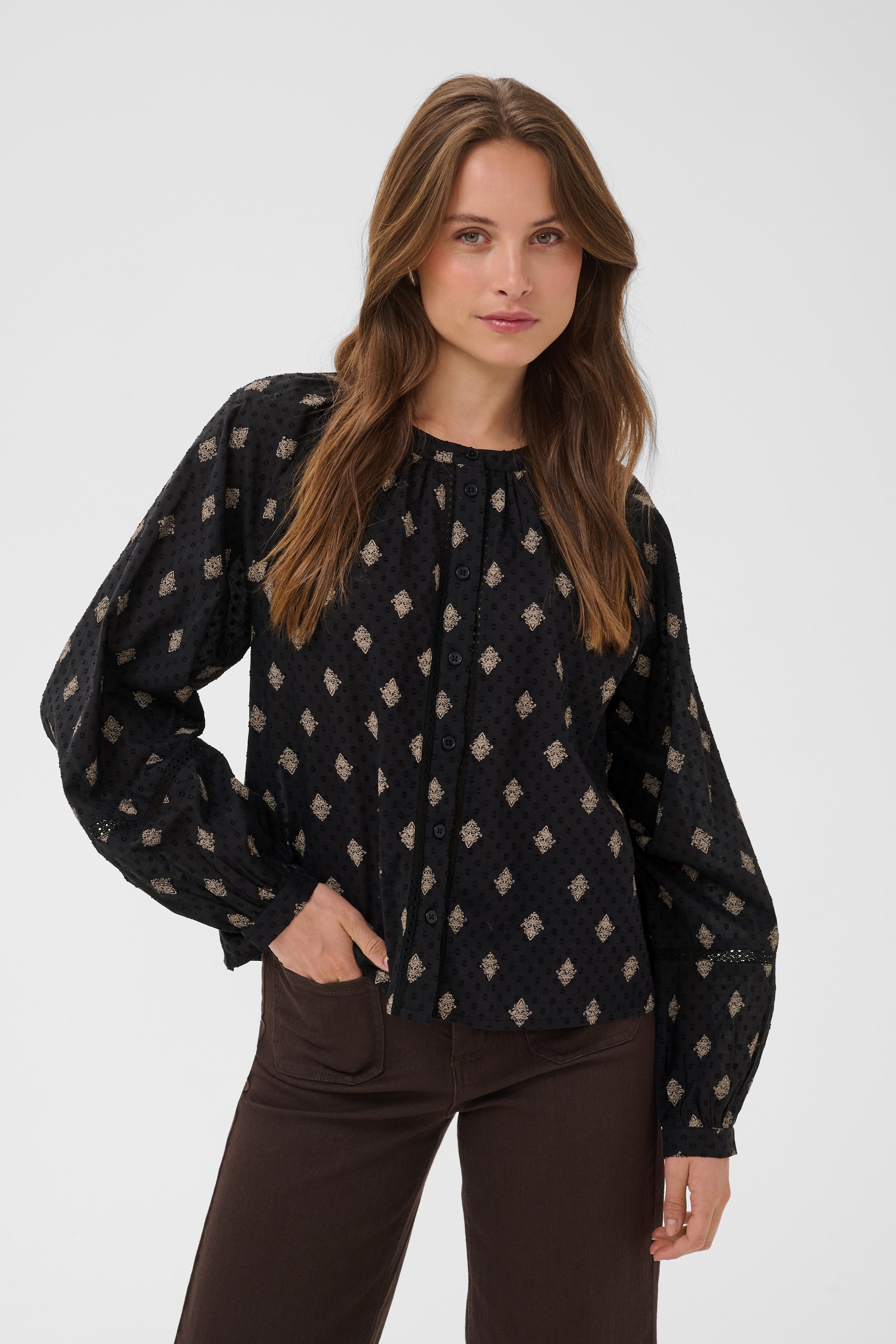 KAwila Shirt LOOKBOOK FRONT 10511801-109501