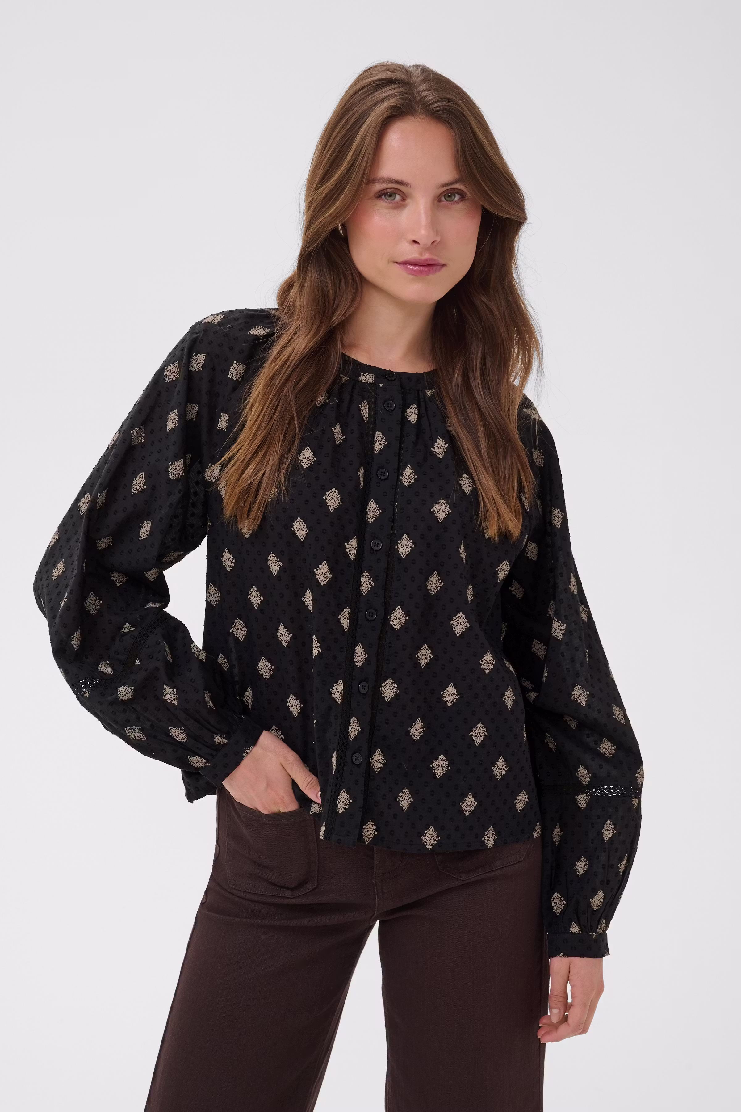 KAwila Shirt LOOKBOOK FRONT 10511801-109501