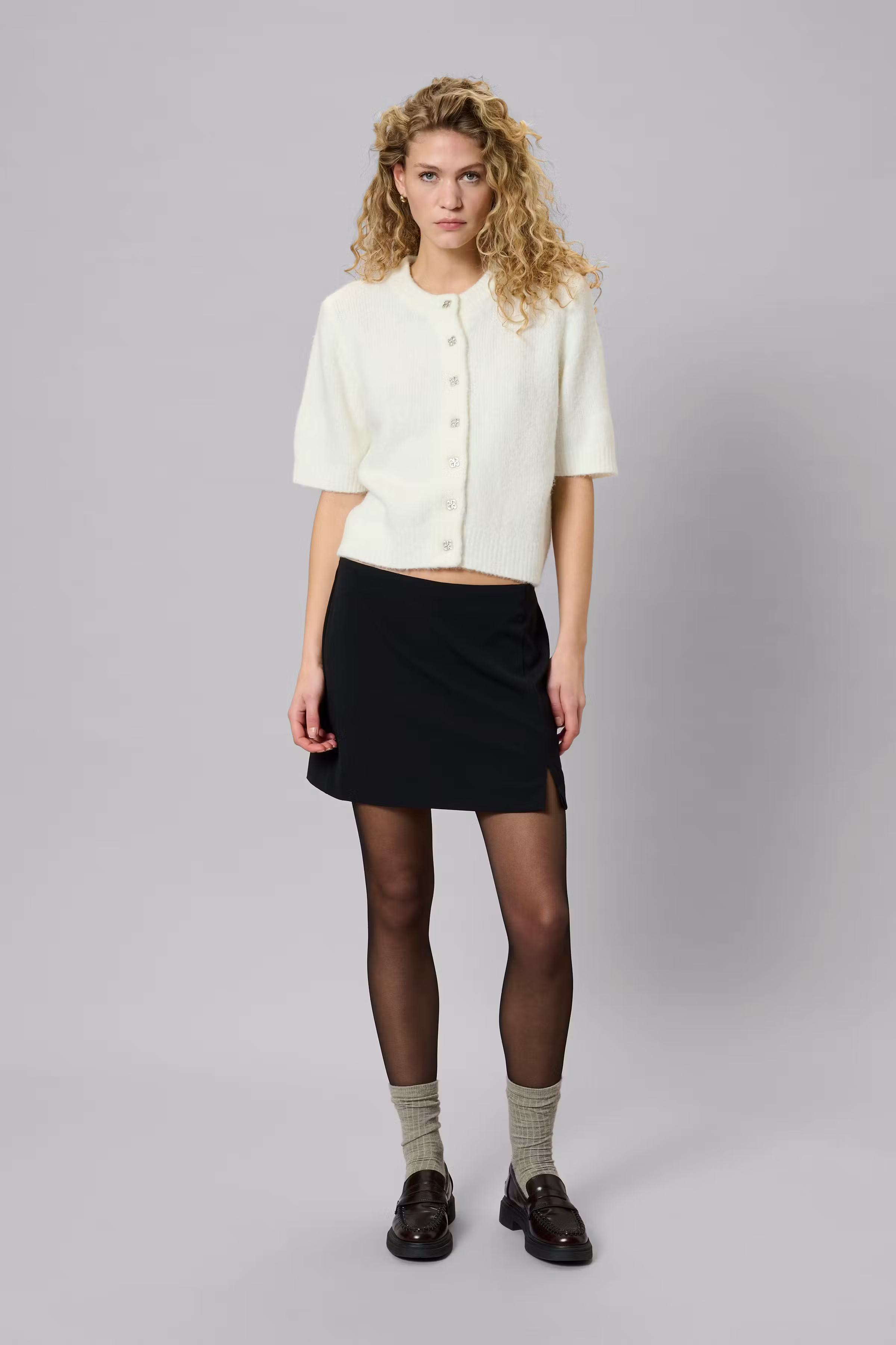 EllieMW Cardigan LOOKBOOK FRONT 10705114-110602