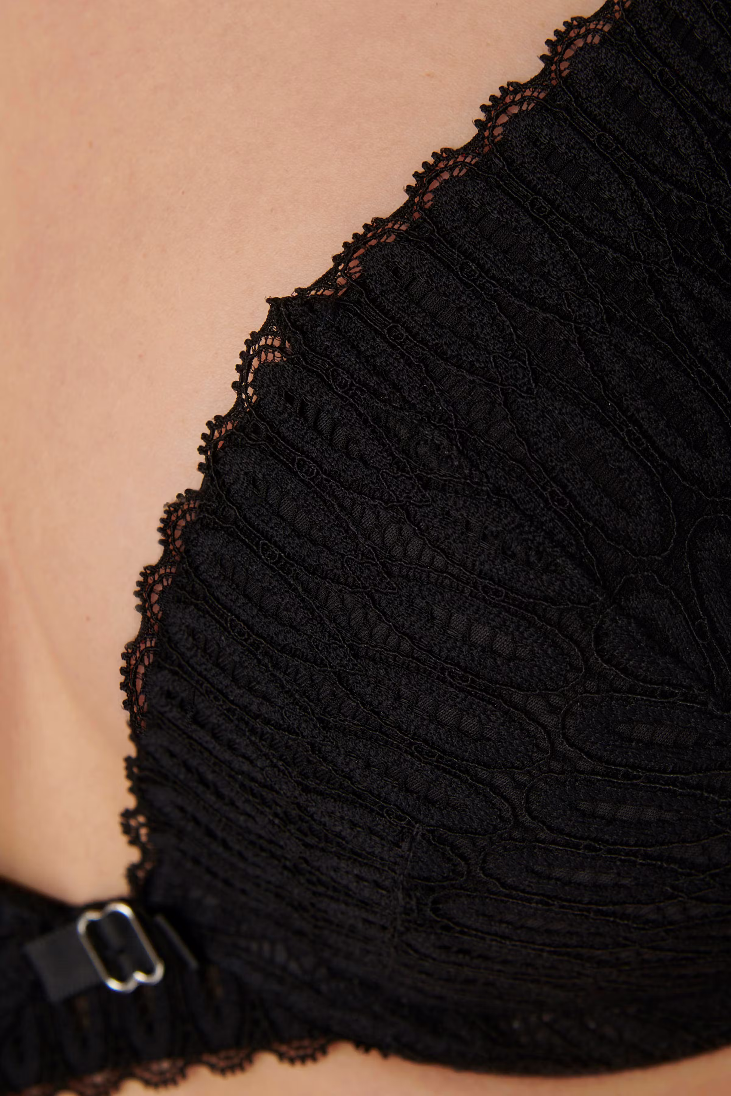 AuraSpotlight Bra LOOKBOOK DETAIL 40500180-T0004