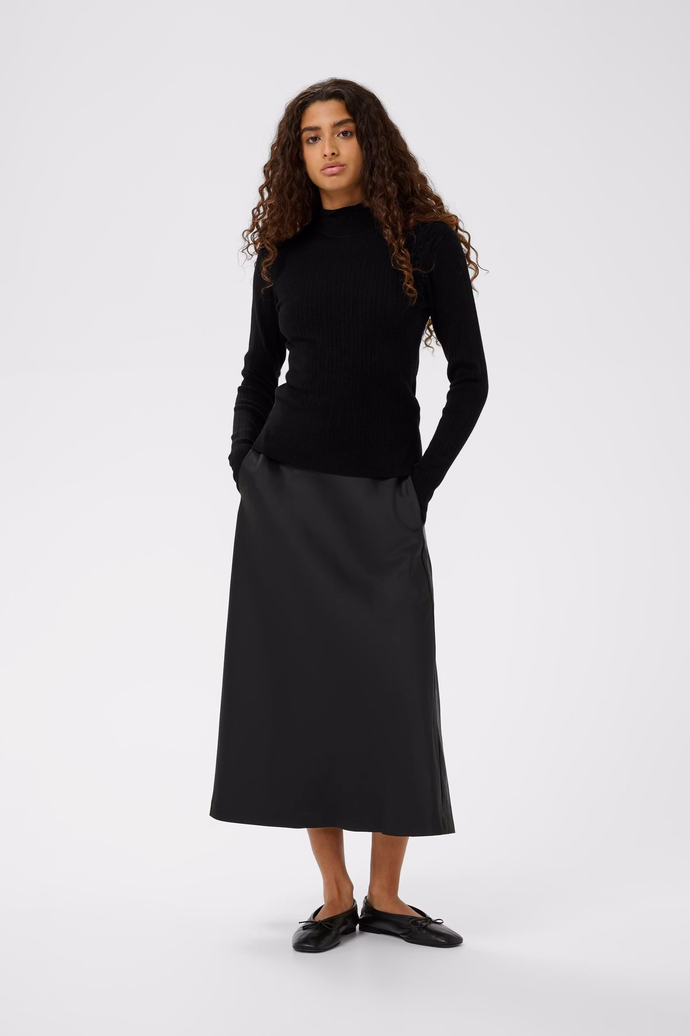 YenahIW Turtleneck LOOKBOOK FRONT 30111124-194008