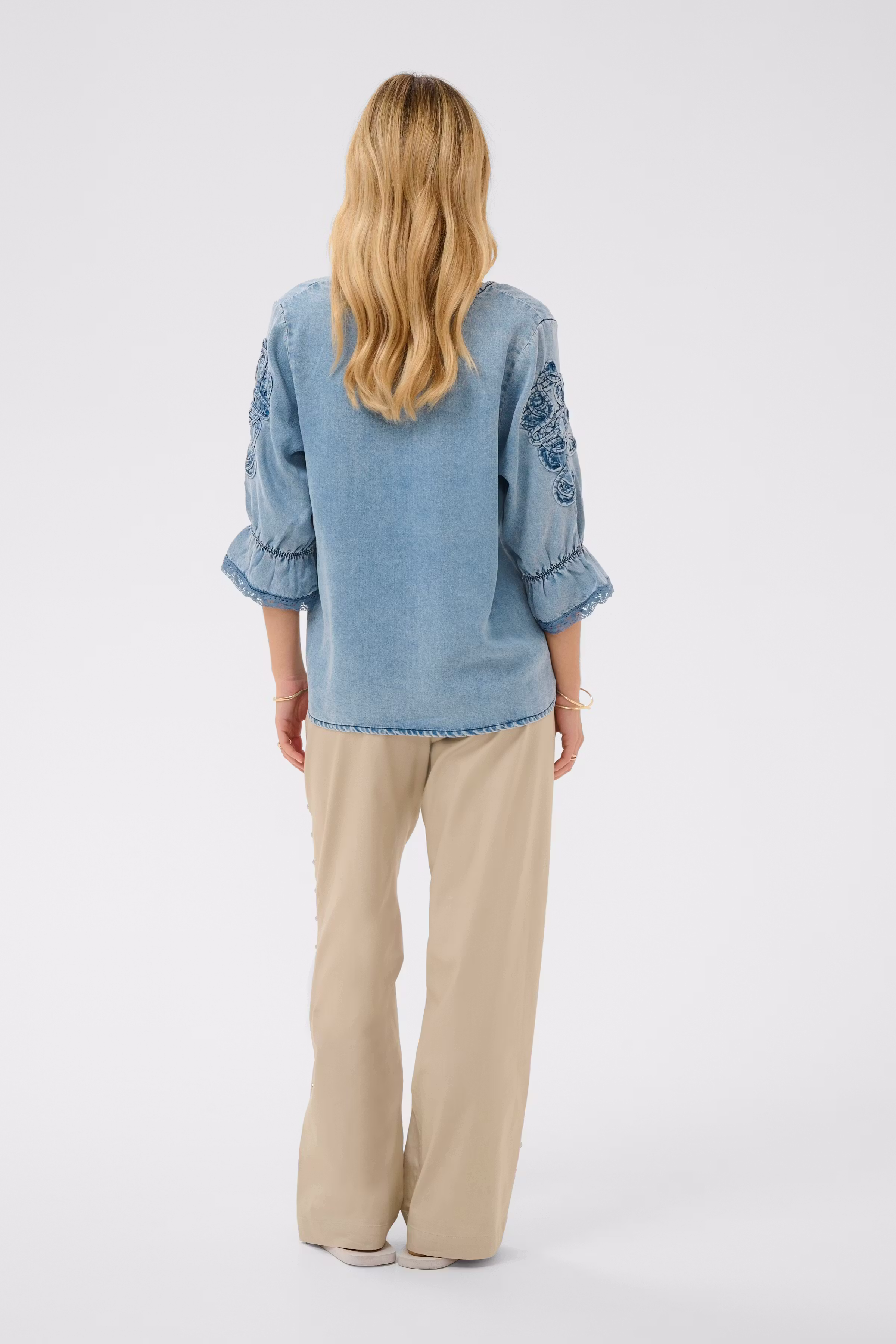 CRBella Blouse LOOKBOOK BACK 10614809-108865