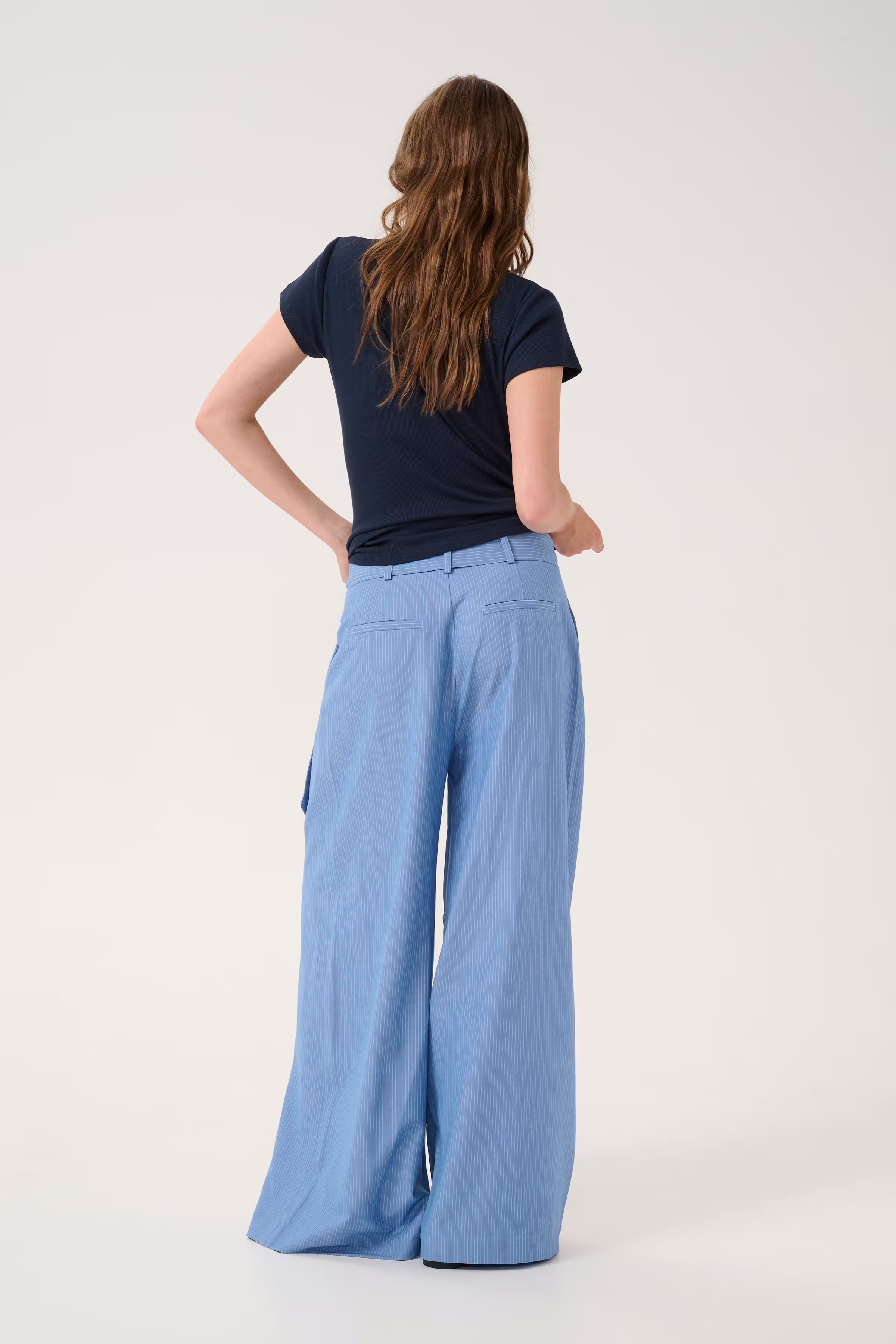 VittaMW Trousers LOOKBOOK BACK 10704999-107048