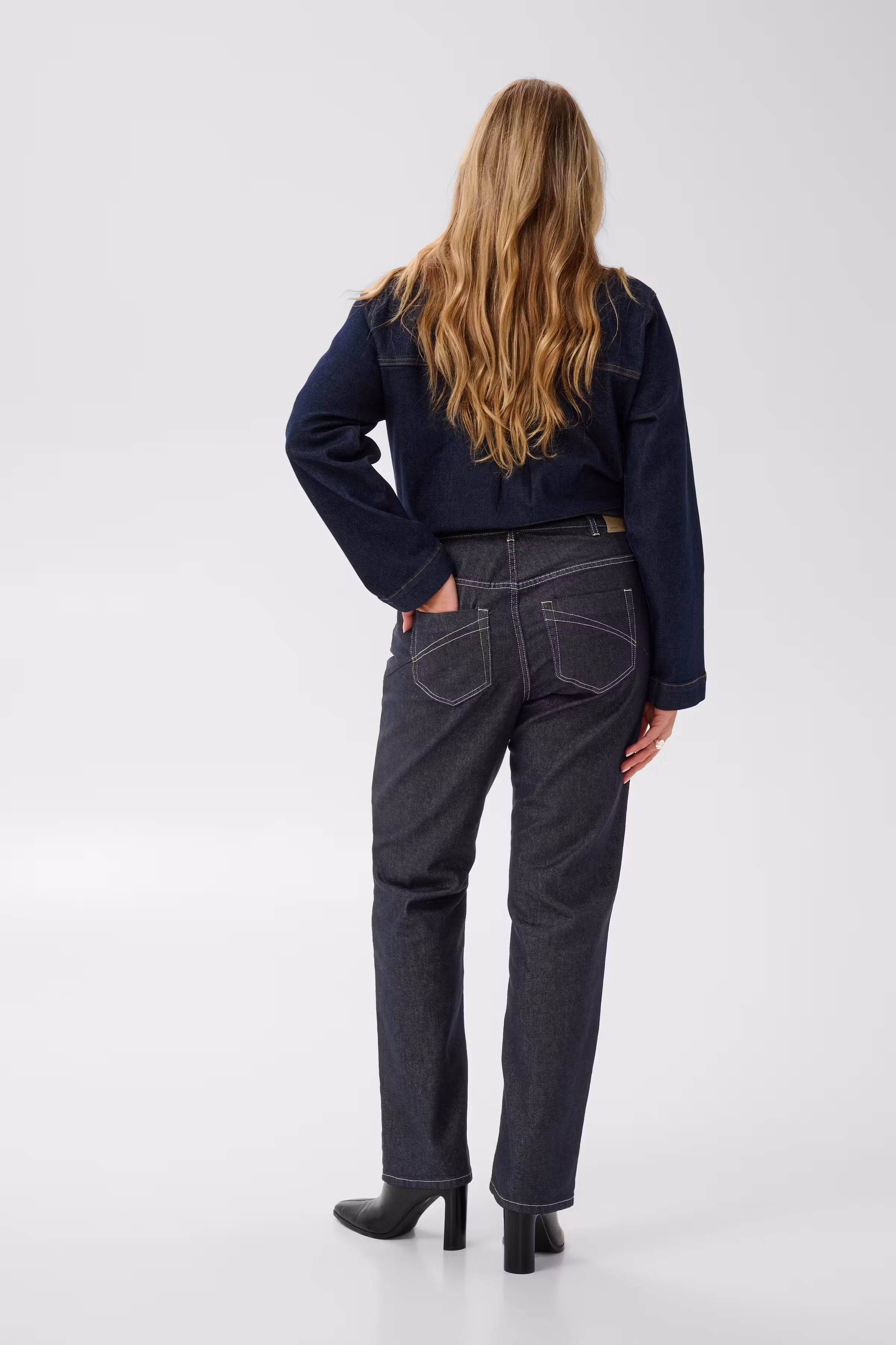 KCflora Jeans LOOKBOOK BACK 10584394-109824