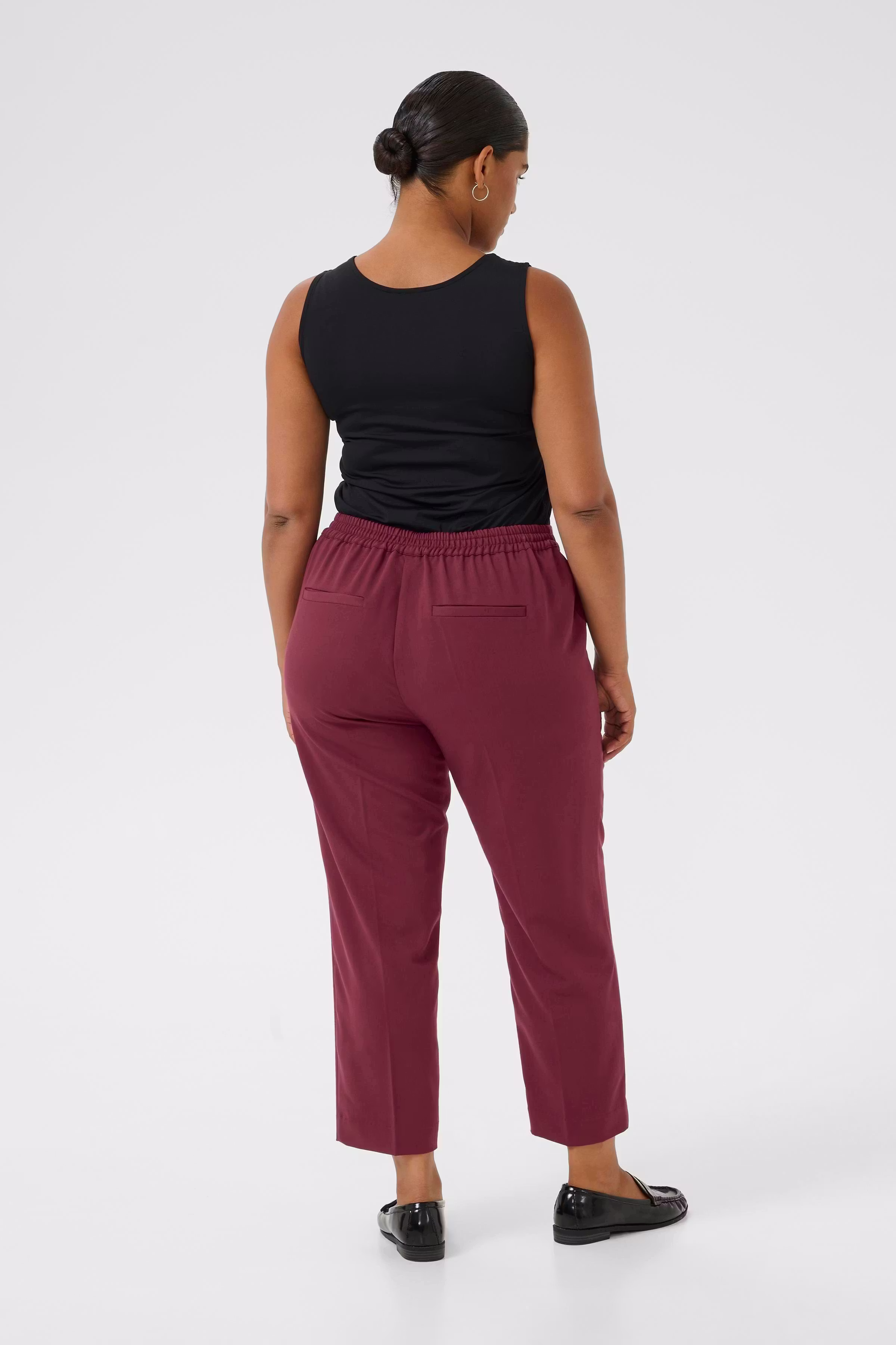 KCsakira Cropped Trousers LOOKBOOK BACK 10580650-191528