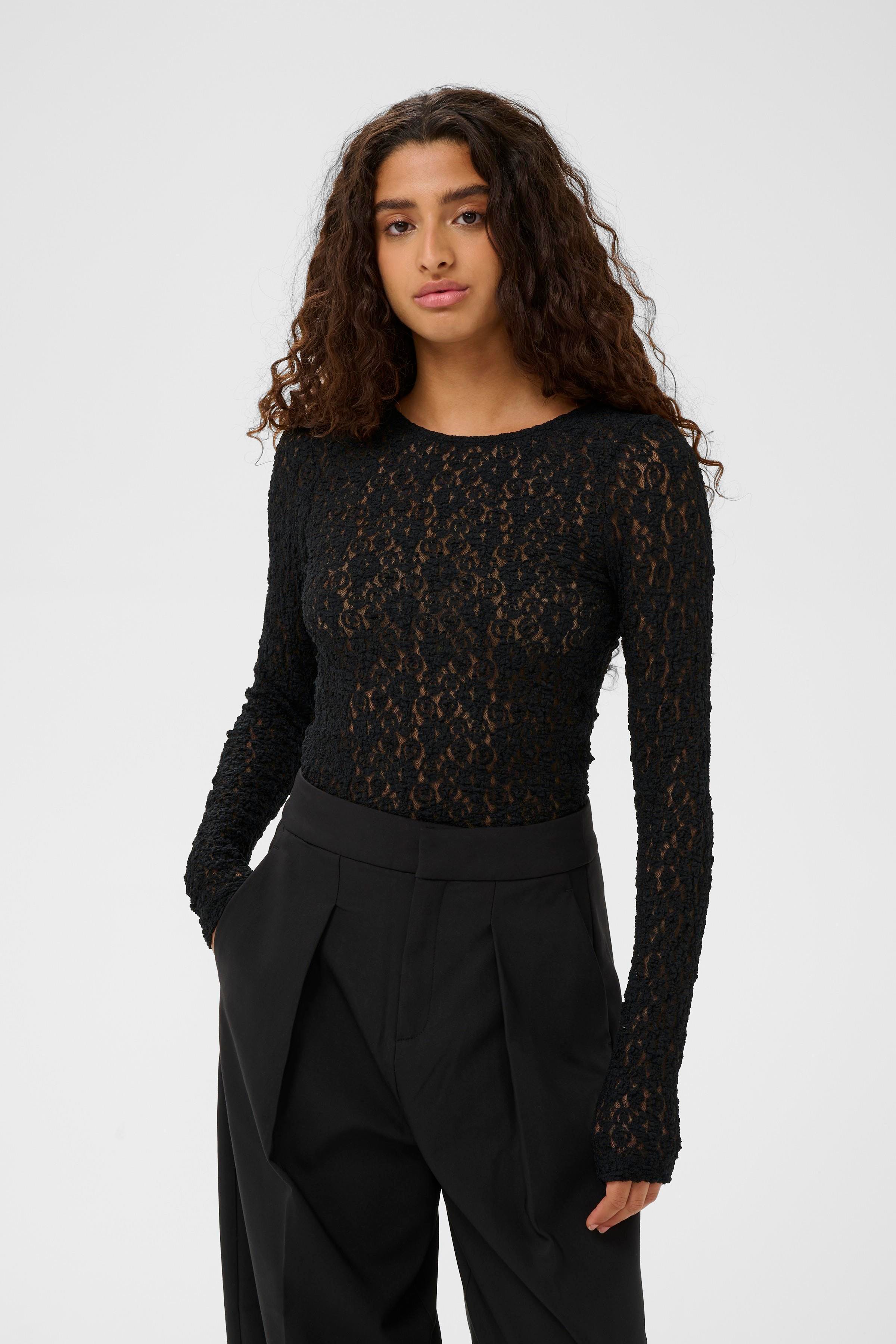 RissaIW T-shirt LOOKBOOK FRONT 30110403-194008